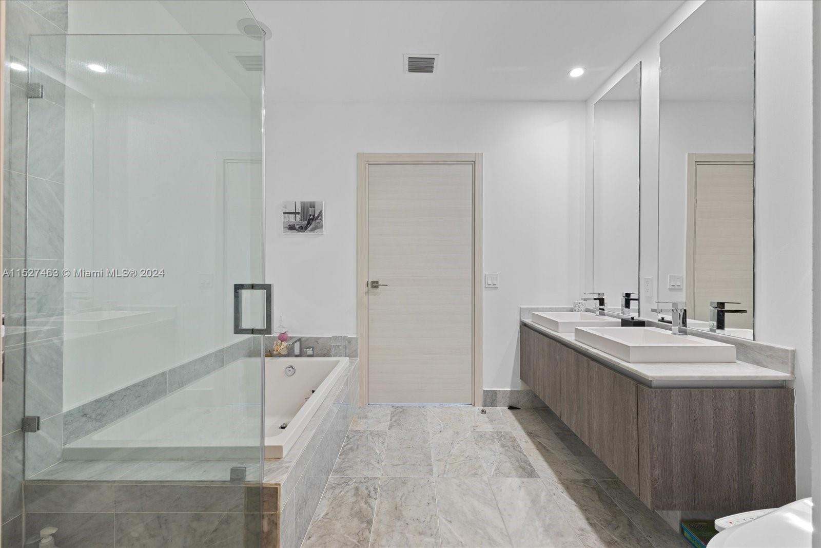 801 S Miami Ave 5209, Miami, Florida 33130, 3 Bedrooms Bedrooms, ,3 BathroomsBathrooms,Residential,For Sale,801 S Miami Ave 5209,A11527463
