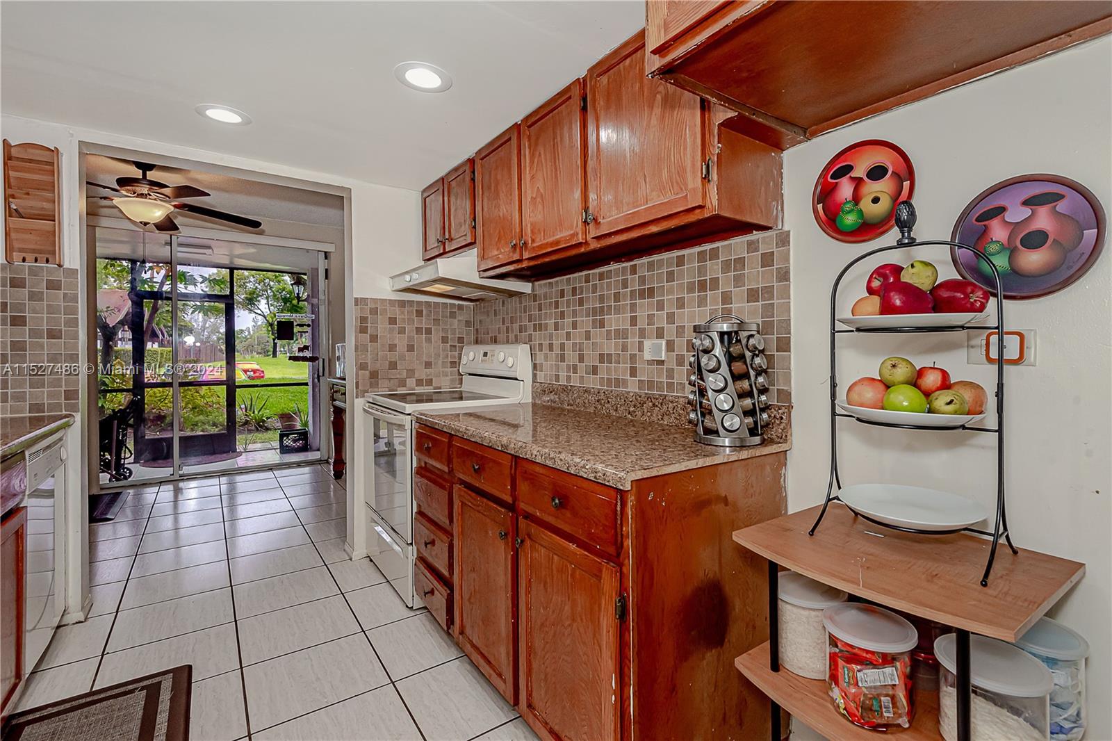 3690 Inverrary Dr 1Z, Lauderhill, Florida 33319, 2 Bedrooms Bedrooms, ,2 BathroomsBathrooms,Residential,For Sale,3690 Inverrary Dr 1Z,A11527486
