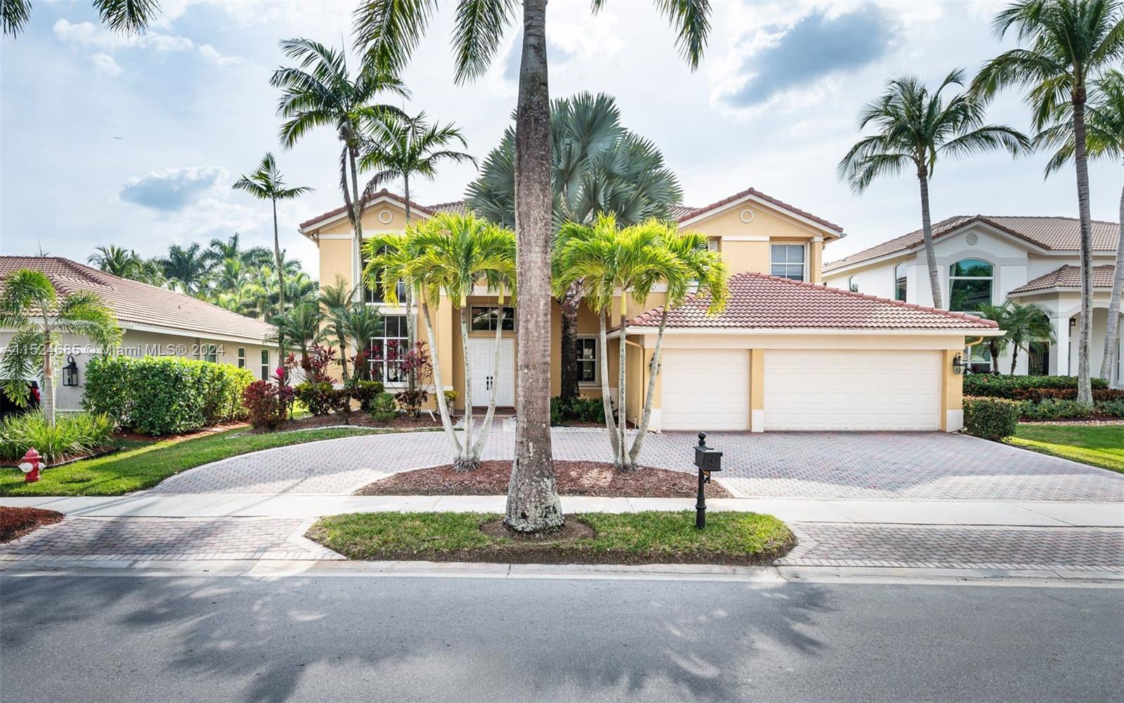 1646 Victoria Pointe Ln, Weston, FL 33327