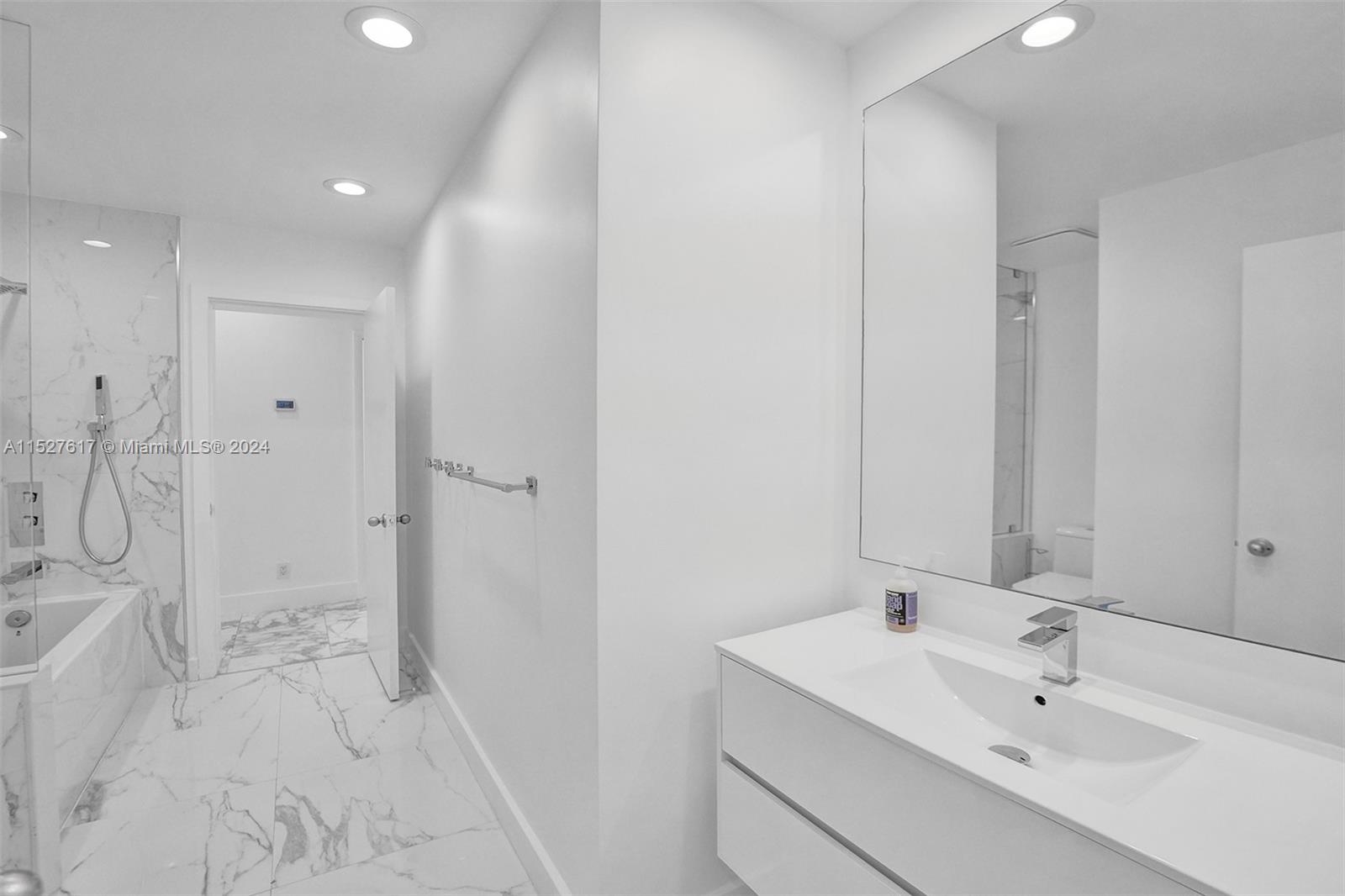 3180 N 36th St, Hollywood, Florida 33021, 5 Bedrooms Bedrooms, ,3 BathroomsBathrooms,Residentiallease,For Rent,3180 N 36th St,A11527617