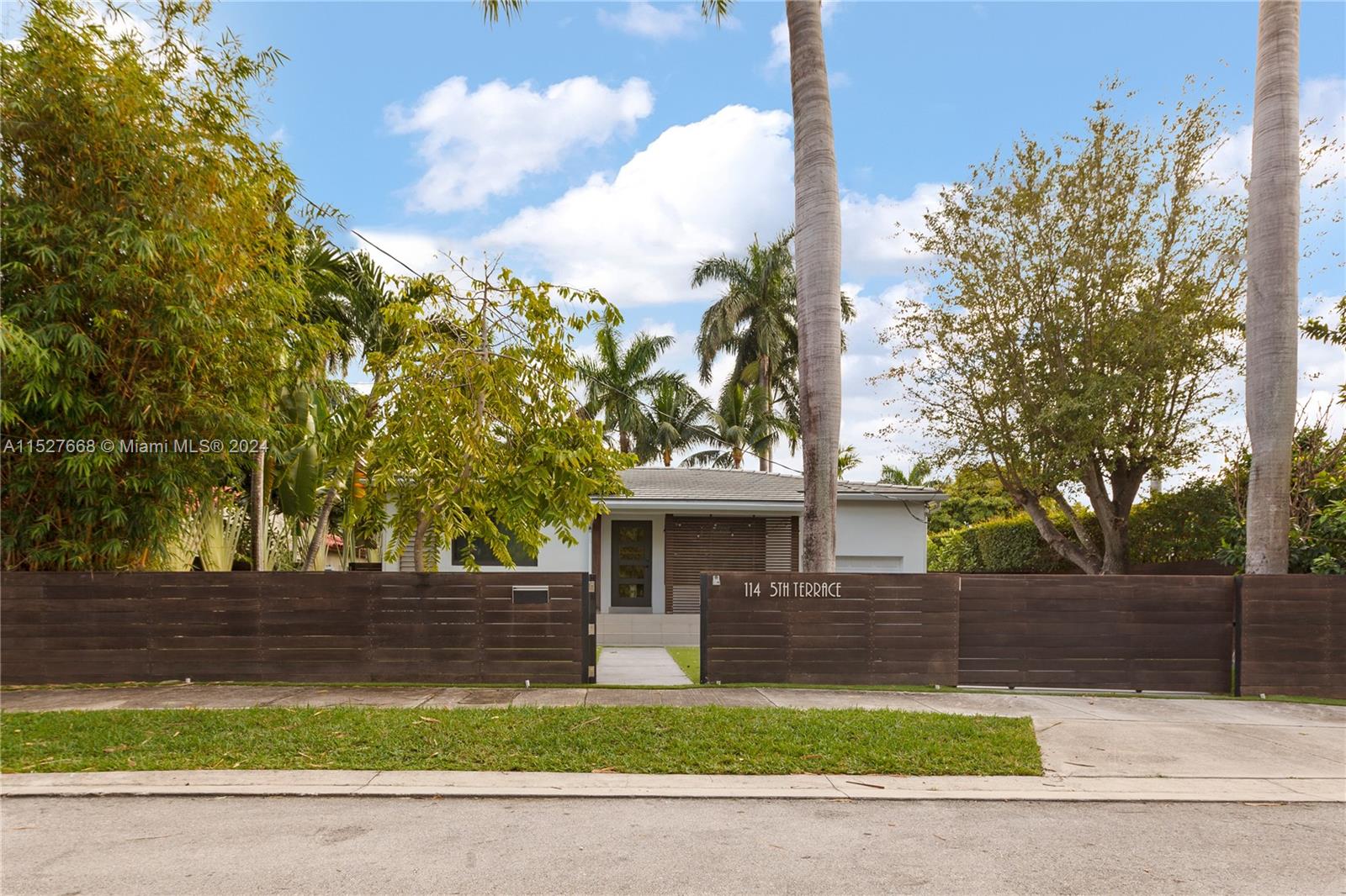 114 5th Dilido Ter, Miami Beach, Florida 33139, 3 Bedrooms Bedrooms, ,2 BathroomsBathrooms,Residentiallease,For Rent,114 5th Dilido Ter,A11527668