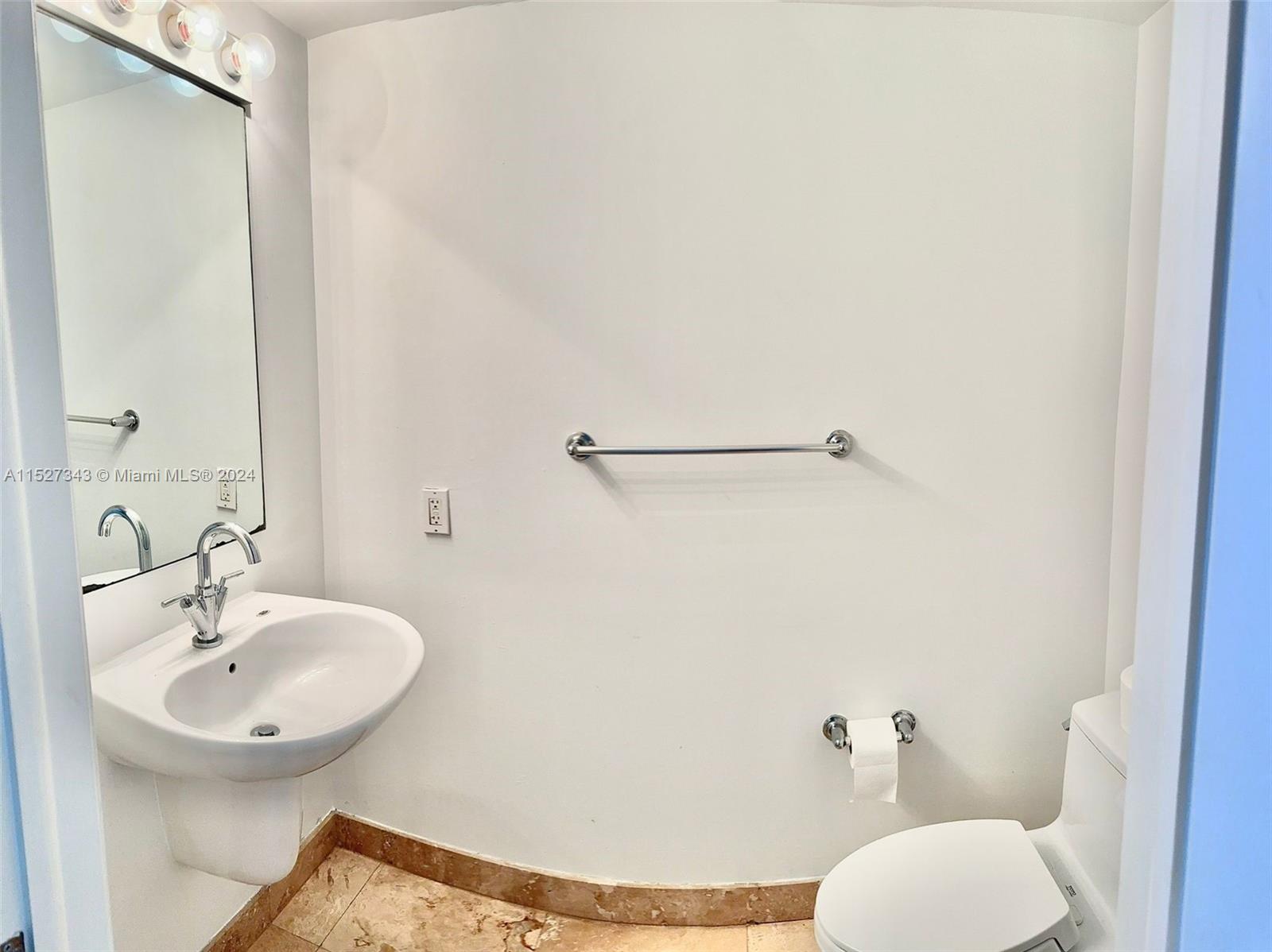41 SE 5th St 1706, Miami, Florida 33131, 1 Bedroom Bedrooms, ,1 BathroomBathrooms,Residential,For Sale,41 SE 5th St 1706,A11527343