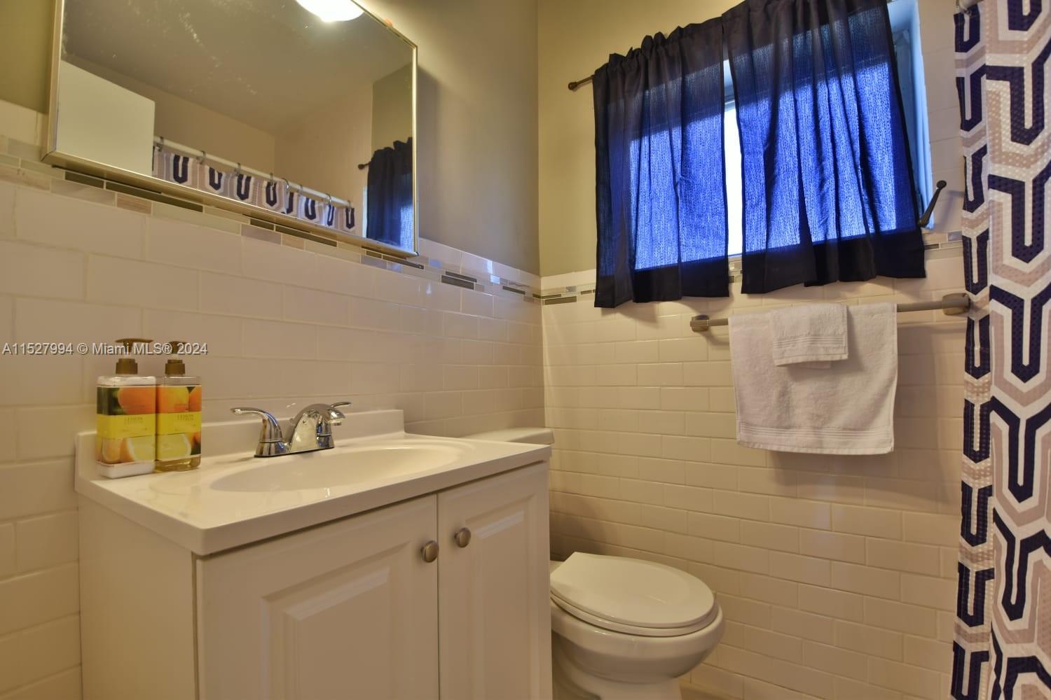 250 SE Park St 1, Dania Beach, Florida 33004, 1 Bedroom Bedrooms, ,1 BathroomBathrooms,Residentiallease,For Rent,250 SE Park St 1,A11527994