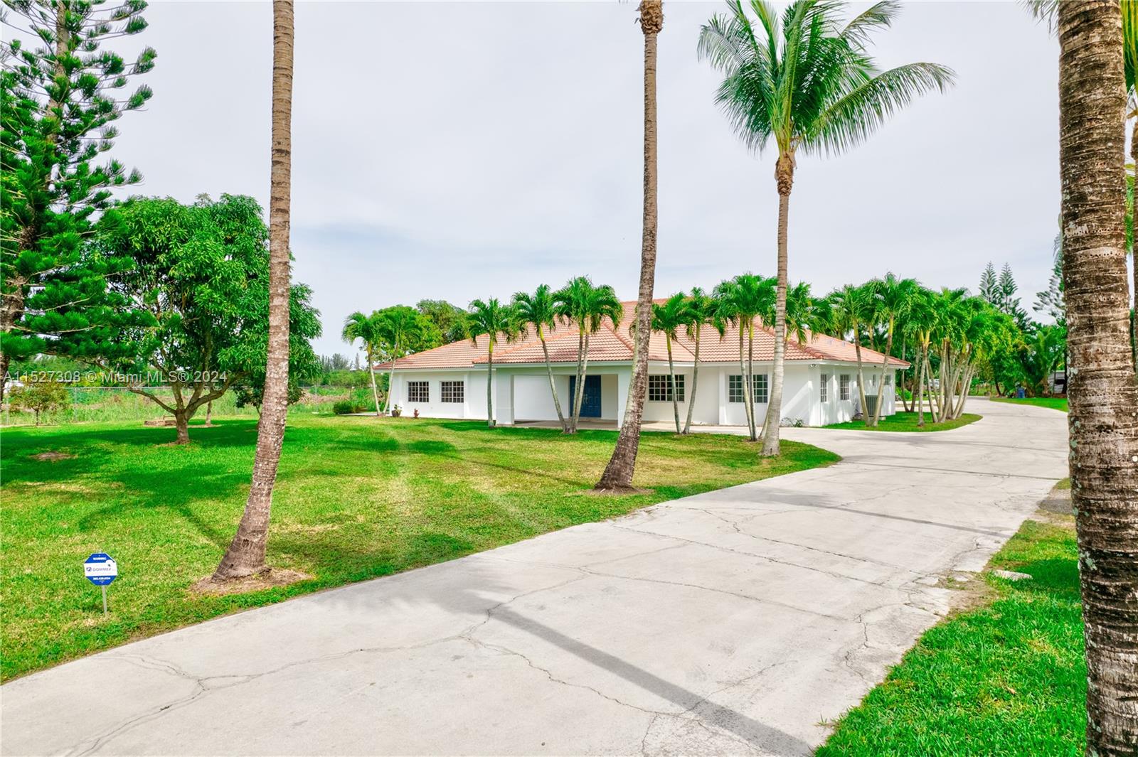 Undisclosed For Sale A11527308, FL