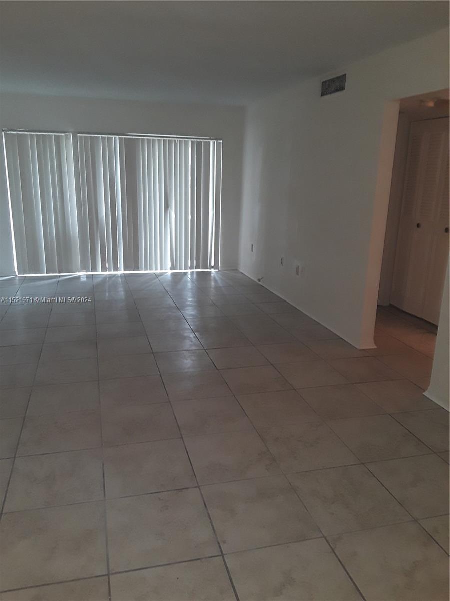 8267 SW 128th St 105, Pinecrest, Florida 33156, 1 Bedroom Bedrooms, ,1 BathroomBathrooms,Residentiallease,For Rent,8267 SW 128th St 105,A11521971