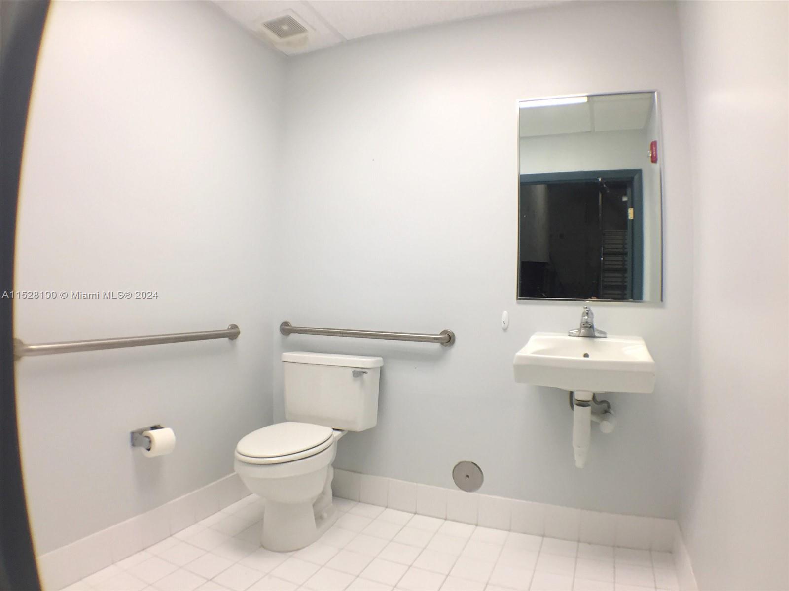 11413 NW 122nd St 16, Medley, Florida 33178, ,Commerciallease,For Rent,11413 NW 122nd St 16,A11528190