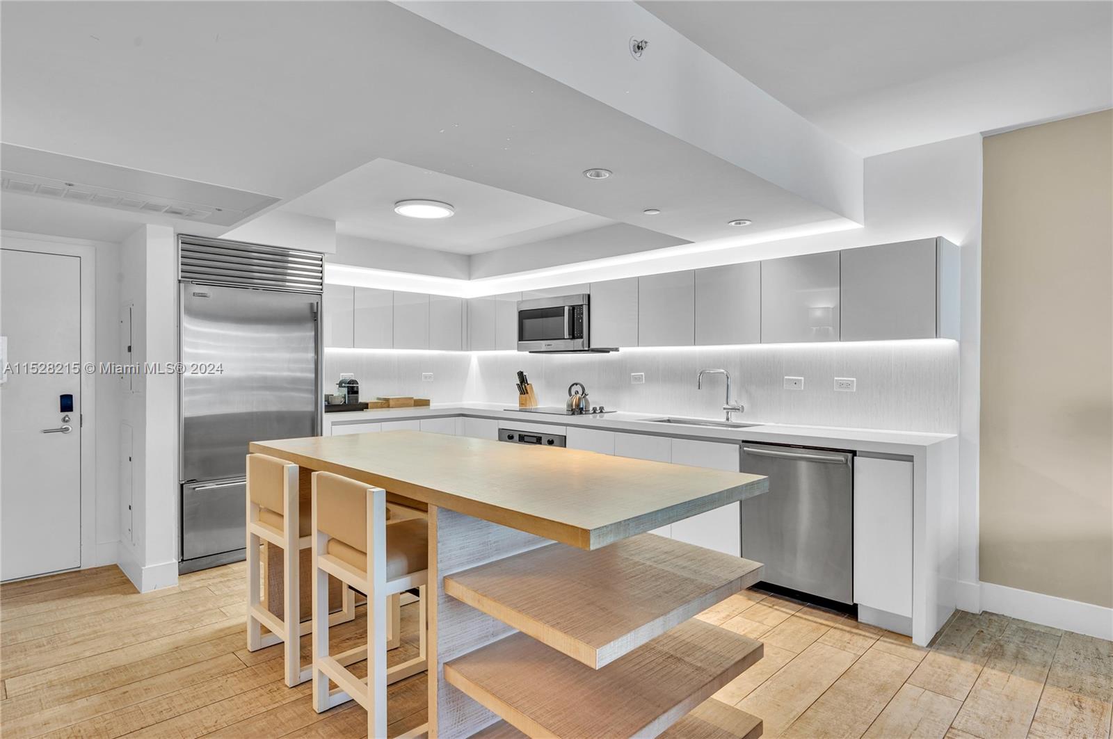 102 24th St 1113, Miami Beach, Florida 33139, 1 Bedroom Bedrooms, ,1 BathroomBathrooms,Residential,For Sale,102 24th St 1113,A11528215