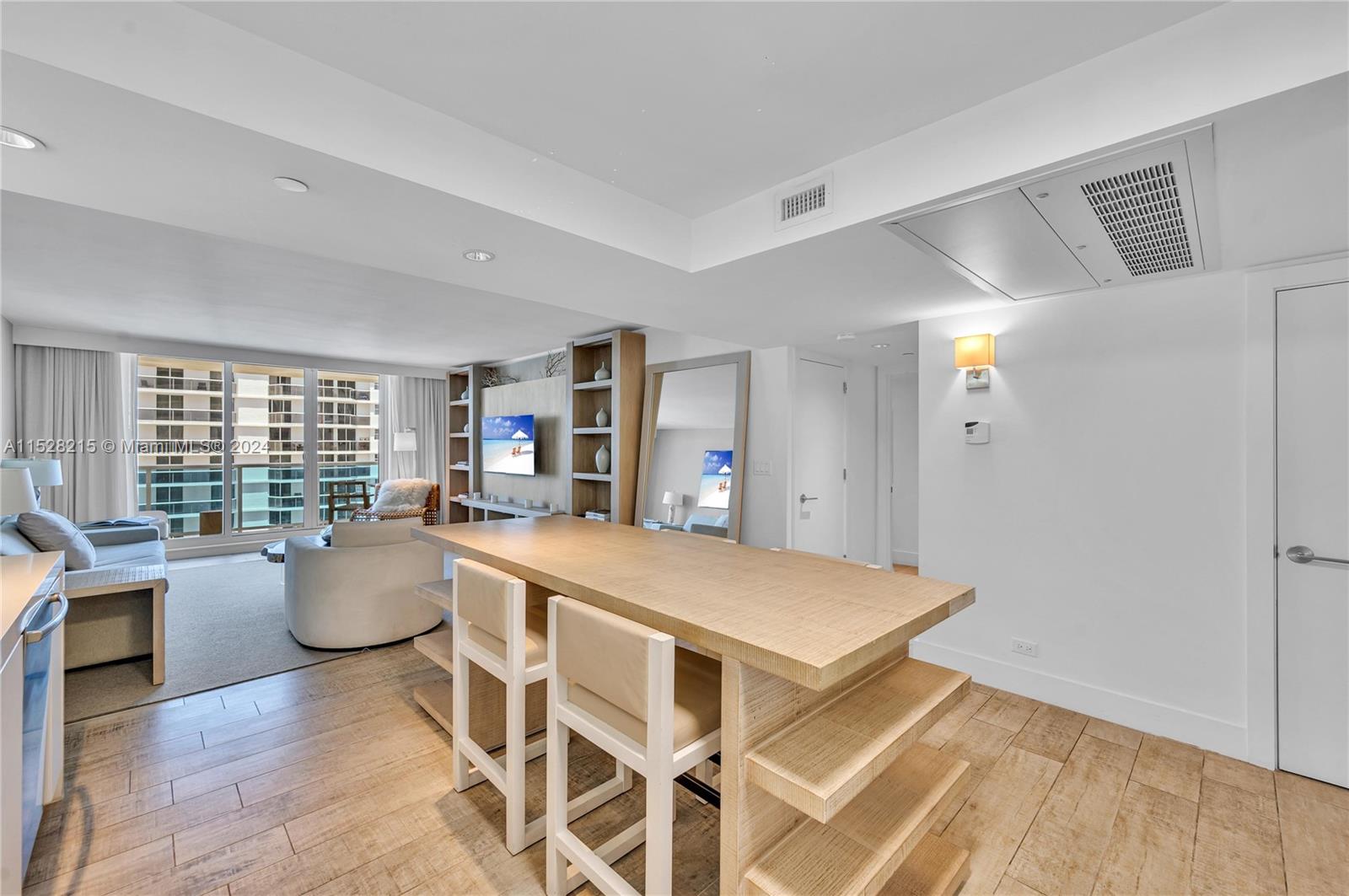 102 24th St 1113, Miami Beach, Florida 33139, 1 Bedroom Bedrooms, ,1 BathroomBathrooms,Residential,For Sale,102 24th St 1113,A11528215