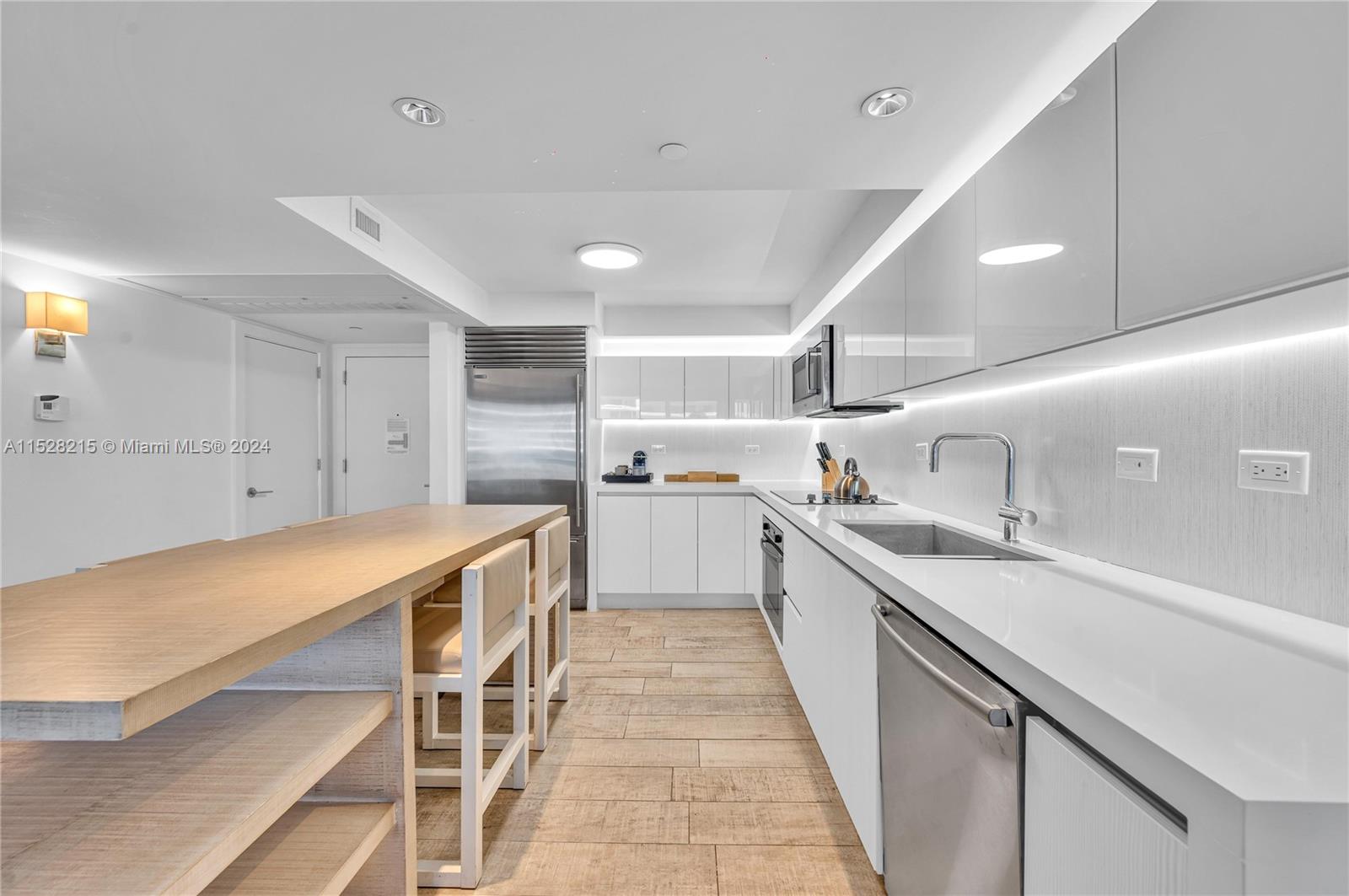 102 24th St 1113, Miami Beach, Florida 33139, 1 Bedroom Bedrooms, ,1 BathroomBathrooms,Residential,For Sale,102 24th St 1113,A11528215
