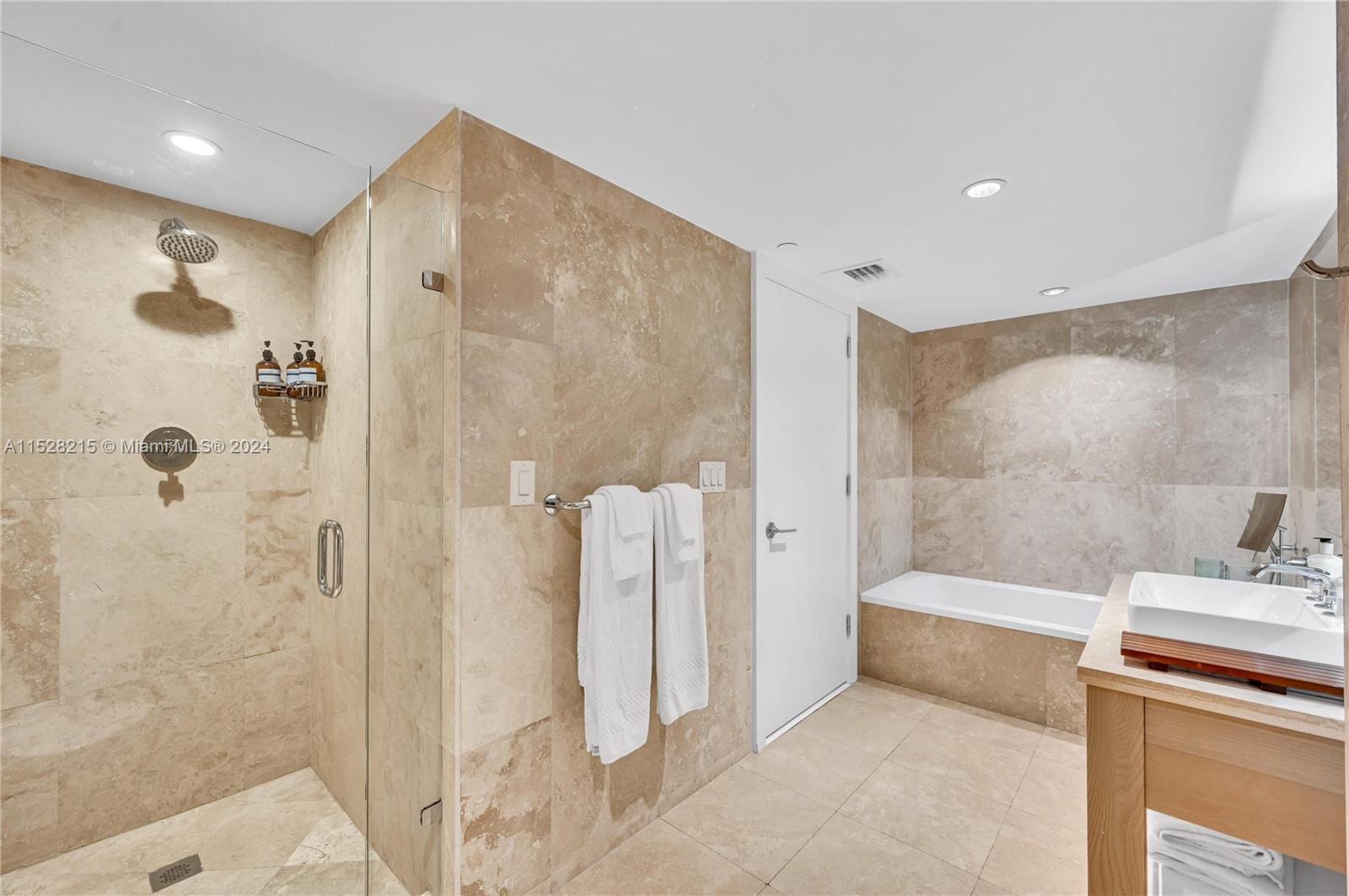 102 24th St 1113, Miami Beach, Florida 33139, 1 Bedroom Bedrooms, ,1 BathroomBathrooms,Residential,For Sale,102 24th St 1113,A11528215