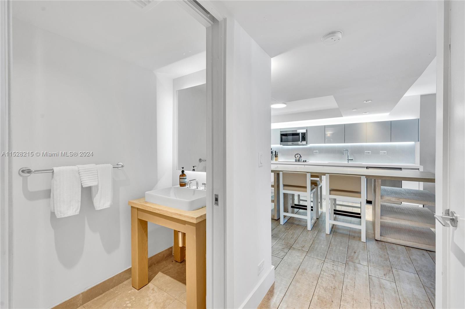 102 24th St 1113, Miami Beach, Florida 33139, 1 Bedroom Bedrooms, ,1 BathroomBathrooms,Residential,For Sale,102 24th St 1113,A11528215