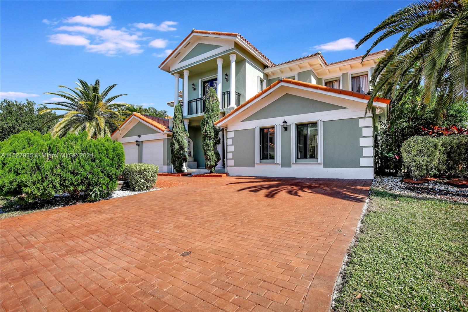 19365 SW 78th Pl, Cutler Bay, Florida 33157, 6 Bedrooms Bedrooms, ,5 BathroomsBathrooms,Residential,For Sale,19365 SW 78th Pl,A11527935