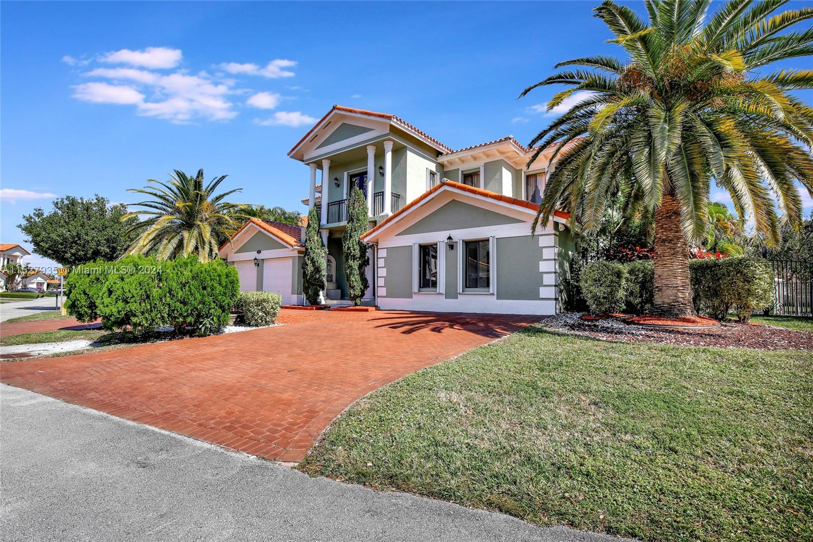 19365 SW 78th Pl, Cutler Bay, Florida 33157, 6 Bedrooms Bedrooms, ,5 BathroomsBathrooms,Residential,For Sale,19365 SW 78th Pl,A11527935