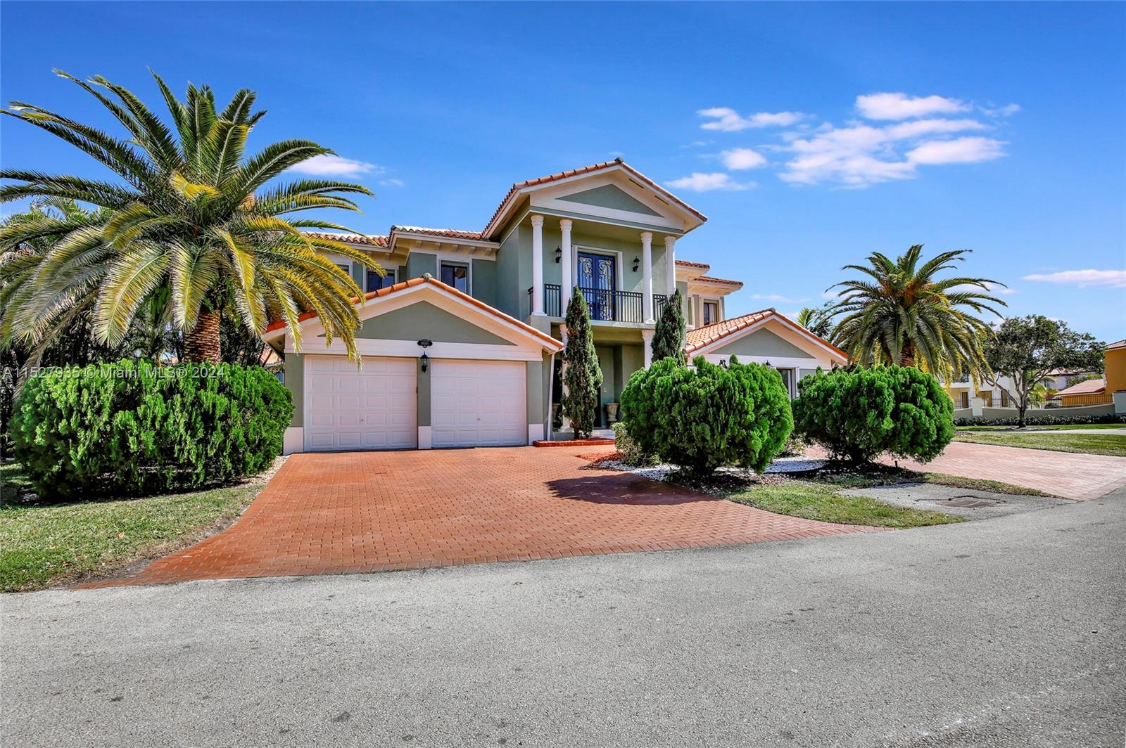 19365 SW 78th Pl, Cutler Bay, Florida 33157, 6 Bedrooms Bedrooms, ,5 BathroomsBathrooms,Residential,For Sale,19365 SW 78th Pl,A11527935