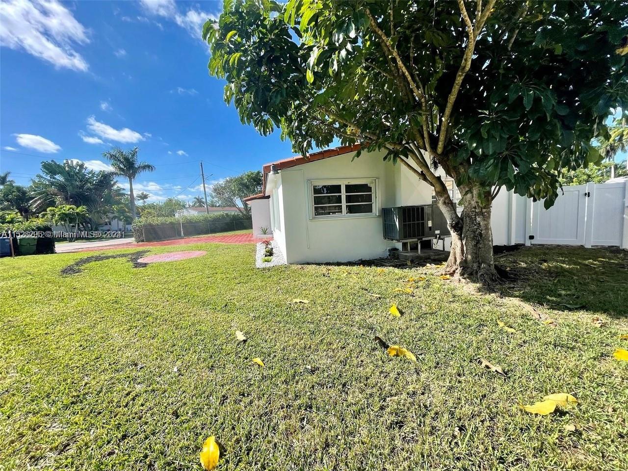 919 NE 2nd Ct, Hallandale Beach, Florida 33009, 3 Bedrooms Bedrooms, ,2 BathroomsBathrooms,Residential,For Sale,919 NE 2nd Ct,A11528295