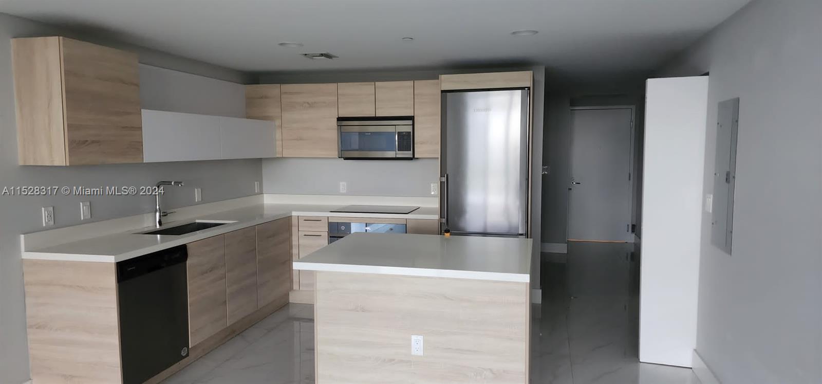 16385 Biscayne Blvd 1106, North Miami Beach, Florida 33160, 2 Bedrooms Bedrooms, ,2 BathroomsBathrooms,Residential,For Sale,16385 Biscayne Blvd 1106,A11528317
