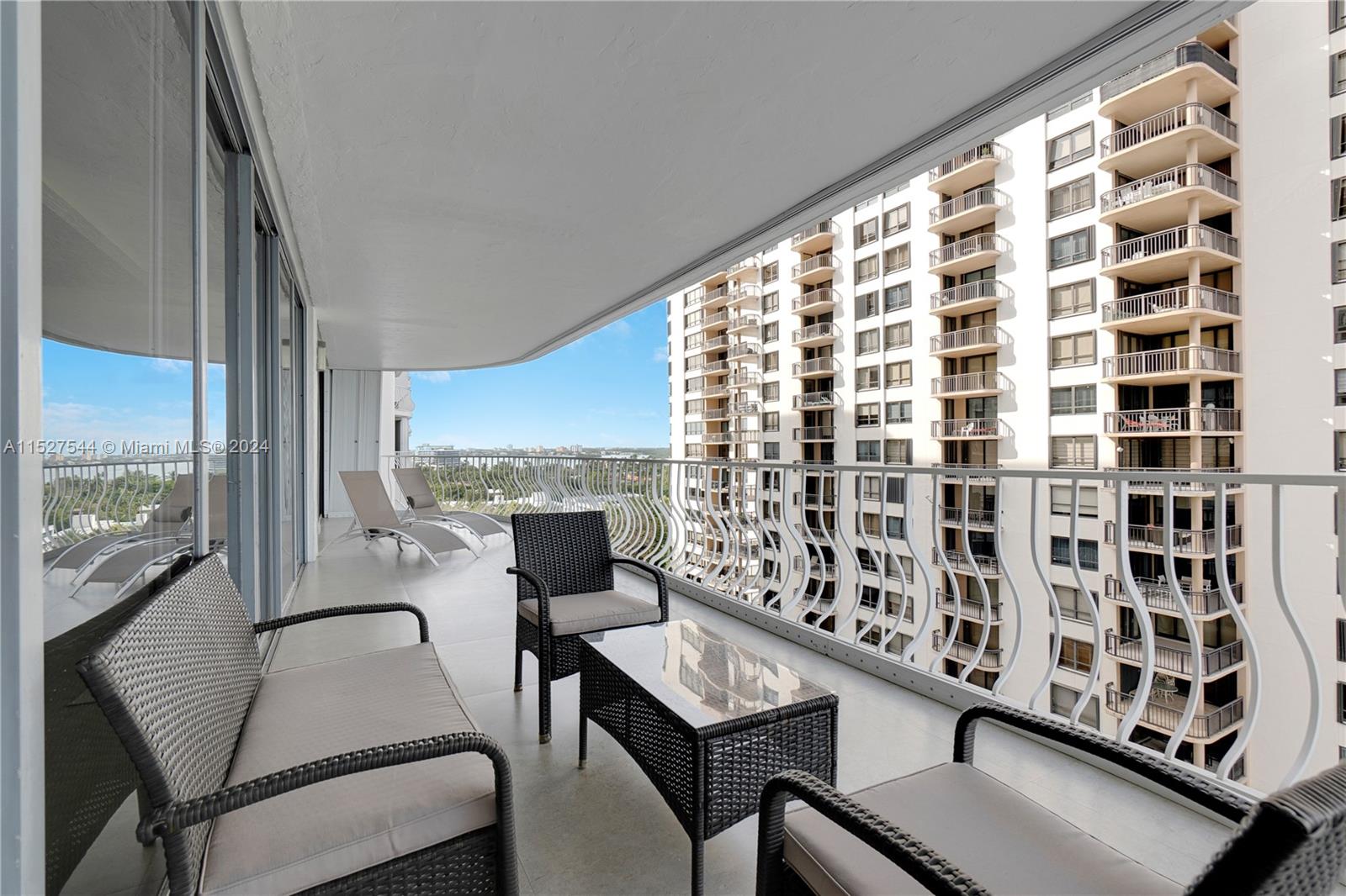 10155 Collins Ave 904, Bal Harbour, Florida 33154, 2 Bedrooms Bedrooms, ,3 BathroomsBathrooms,Residentiallease,For Rent,10155 Collins Ave 904,A11527544