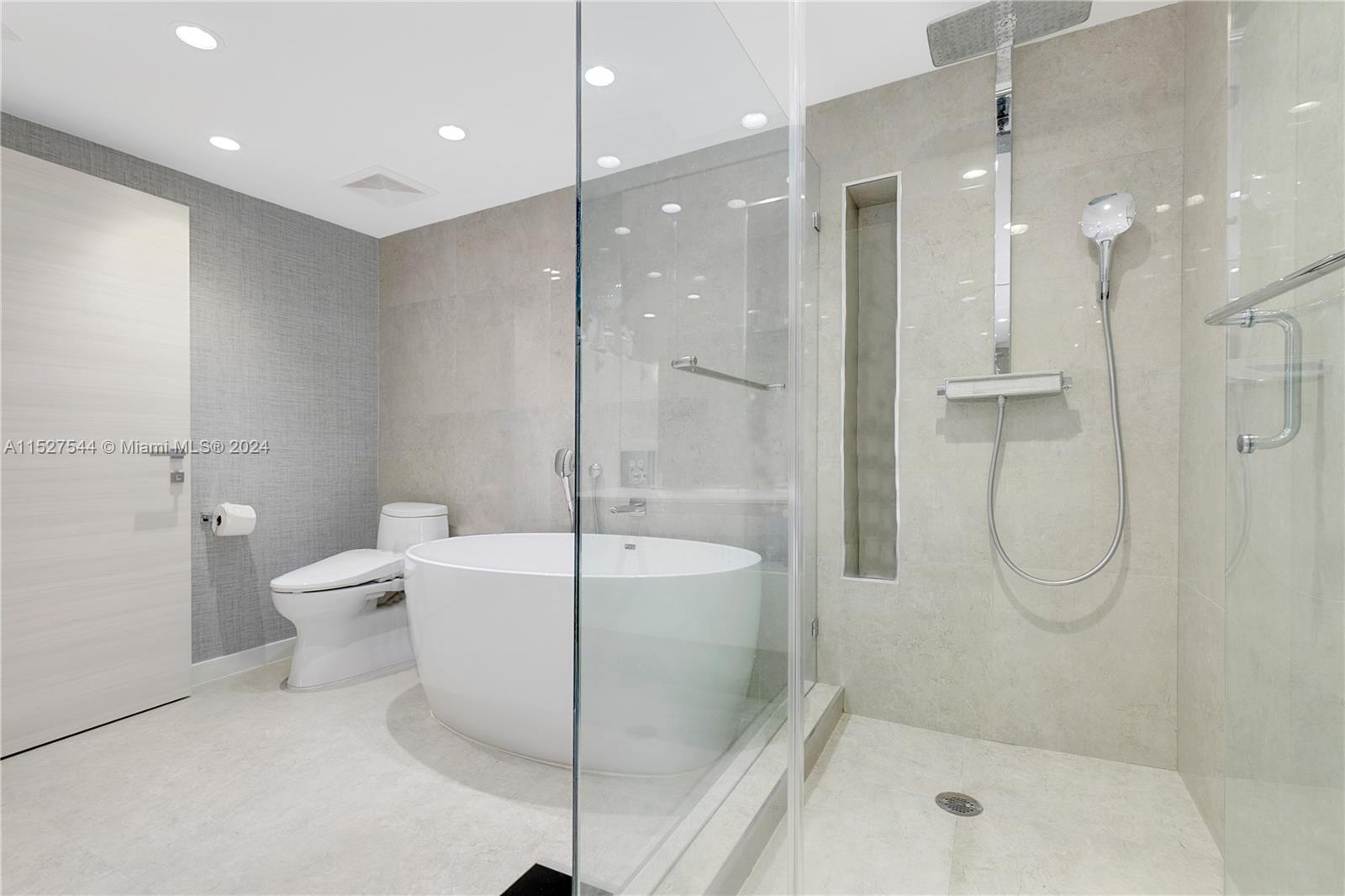 10155 Collins Ave 904, Bal Harbour, Florida 33154, 2 Bedrooms Bedrooms, ,3 BathroomsBathrooms,Residentiallease,For Rent,10155 Collins Ave 904,A11527544