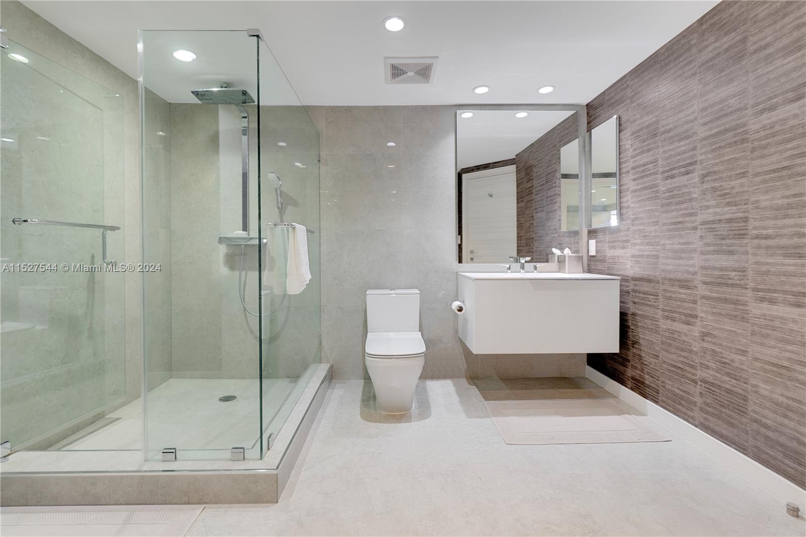 10155 Collins Ave 904, Bal Harbour, Florida 33154, 2 Bedrooms Bedrooms, ,3 BathroomsBathrooms,Residentiallease,For Rent,10155 Collins Ave 904,A11527544