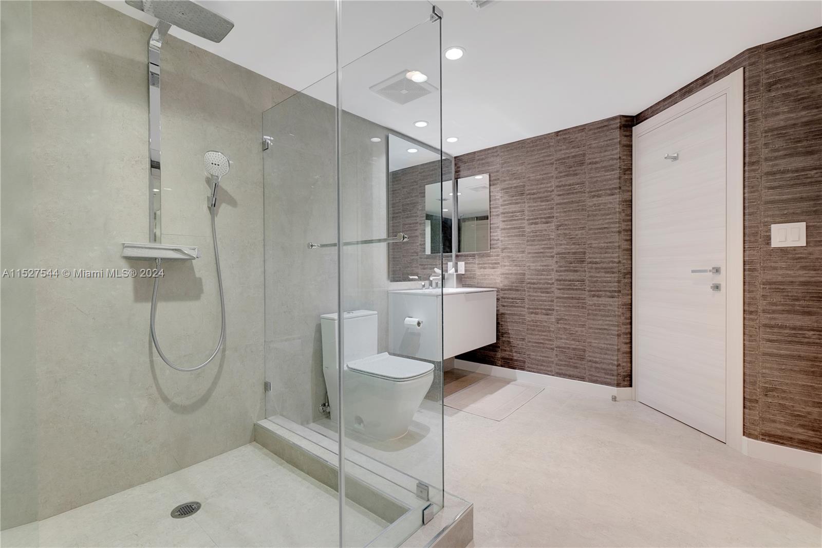 10155 Collins Ave 904, Bal Harbour, Florida 33154, 2 Bedrooms Bedrooms, ,3 BathroomsBathrooms,Residentiallease,For Rent,10155 Collins Ave 904,A11527544