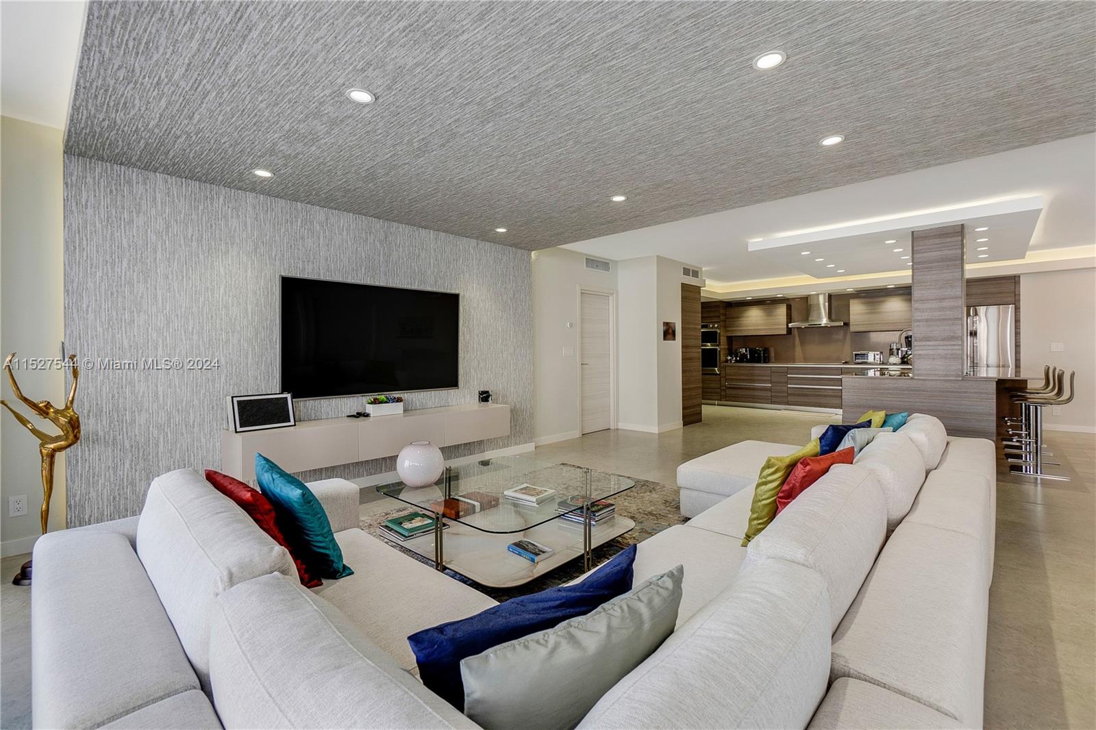 10155 Collins Ave 904, Bal Harbour, Florida 33154, 2 Bedrooms Bedrooms, ,3 BathroomsBathrooms,Residentiallease,For Rent,10155 Collins Ave 904,A11527544