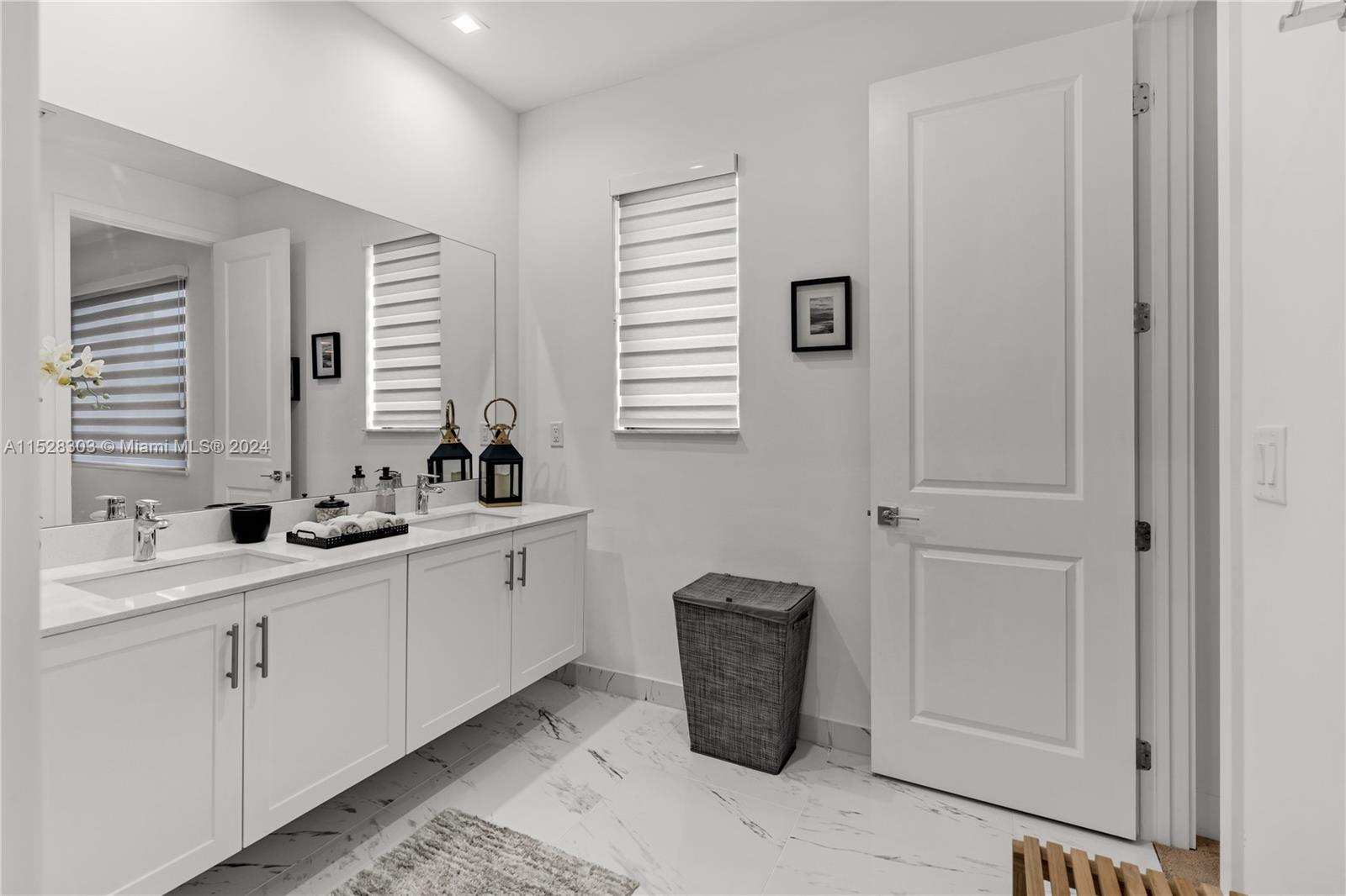 4374 NW 81st Ave, Doral, Florida 33166, 3 Bedrooms Bedrooms, ,2 BathroomsBathrooms,Residentiallease,For Rent,4374 NW 81st Ave,A11528303