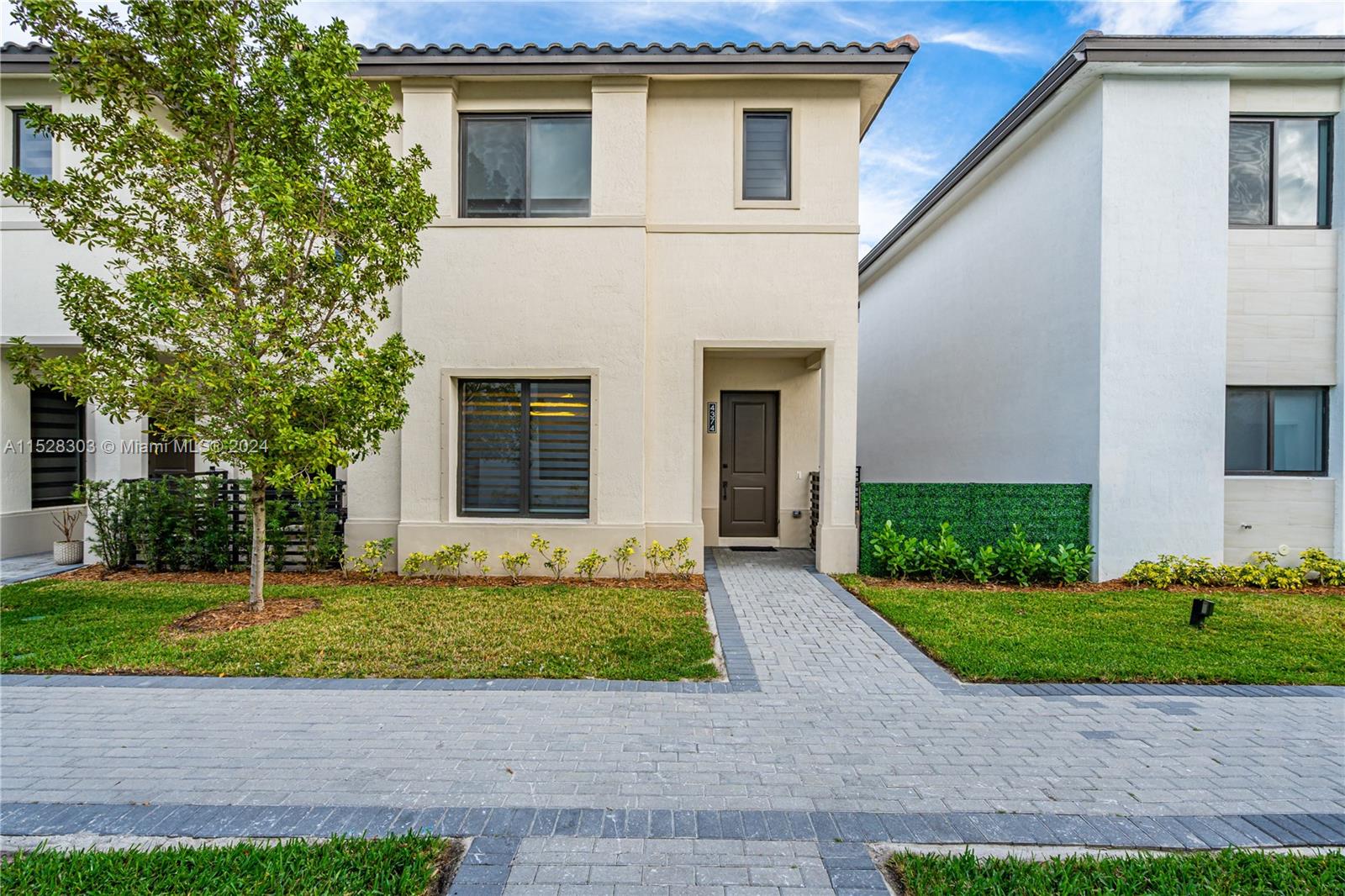 4374 NW 81st Ave, Doral, Florida 33166, 3 Bedrooms Bedrooms, ,2 BathroomsBathrooms,Residentiallease,For Rent,4374 NW 81st Ave,A11528303