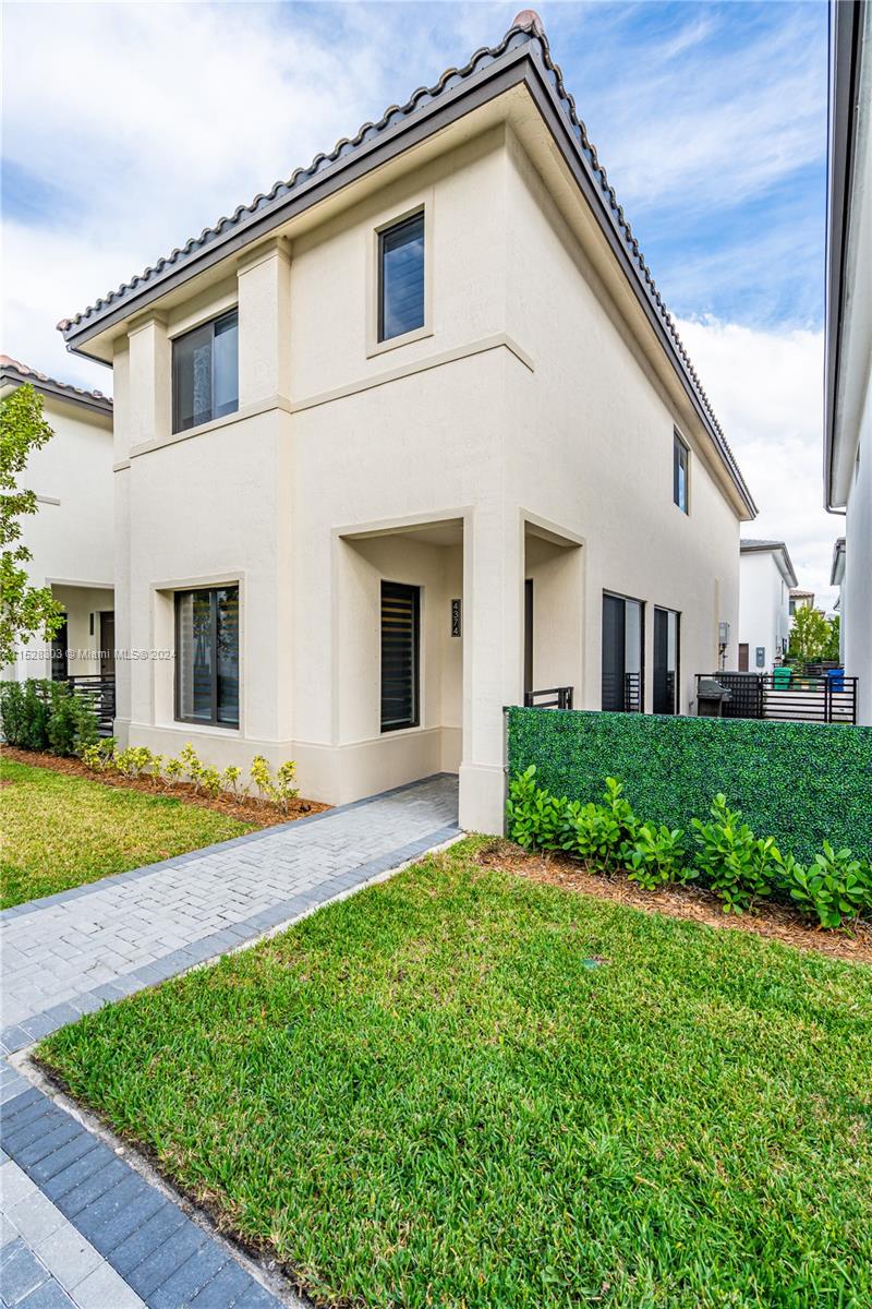 4374 NW 81st Ave, Doral, Florida 33166, 3 Bedrooms Bedrooms, ,2 BathroomsBathrooms,Residentiallease,For Rent,4374 NW 81st Ave,A11528303