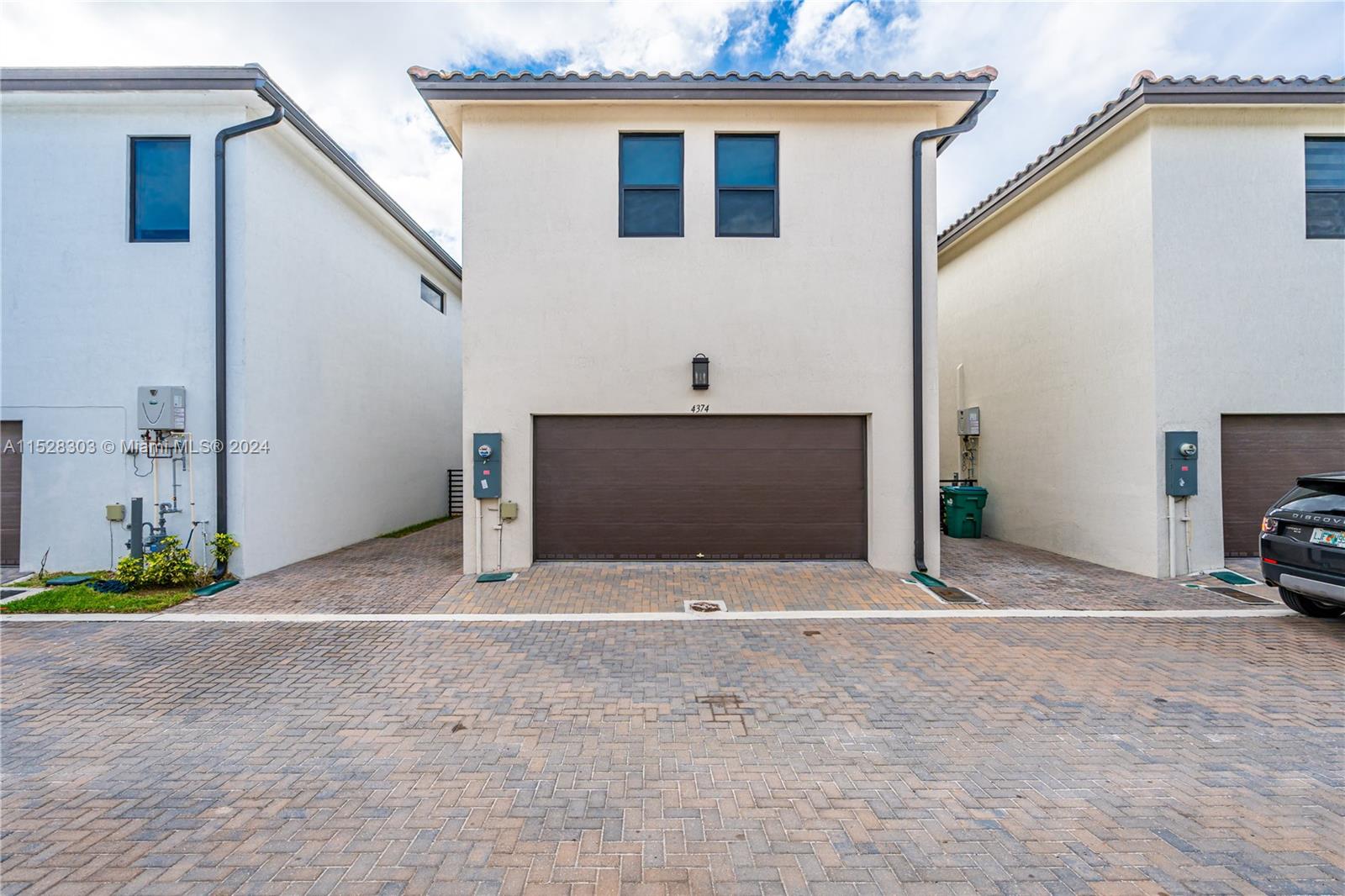 4374 NW 81st Ave, Doral, Florida 33166, 3 Bedrooms Bedrooms, ,2 BathroomsBathrooms,Residentiallease,For Rent,4374 NW 81st Ave,A11528303