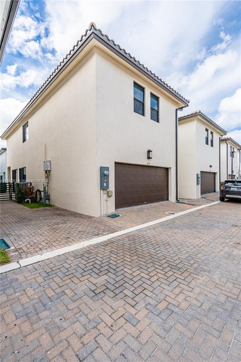 4374 NW 81st Ave, Doral, Florida 33166, 3 Bedrooms Bedrooms, ,2 BathroomsBathrooms,Residentiallease,For Rent,4374 NW 81st Ave,A11528303