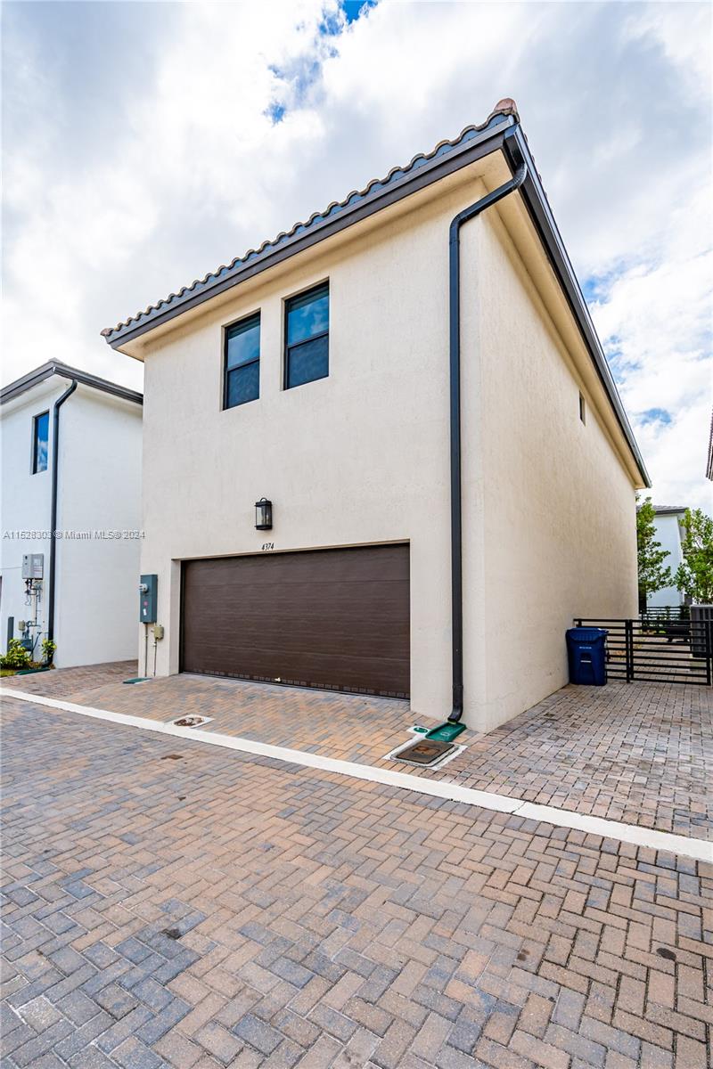 4374 NW 81st Ave, Doral, Florida 33166, 3 Bedrooms Bedrooms, ,2 BathroomsBathrooms,Residentiallease,For Rent,4374 NW 81st Ave,A11528303