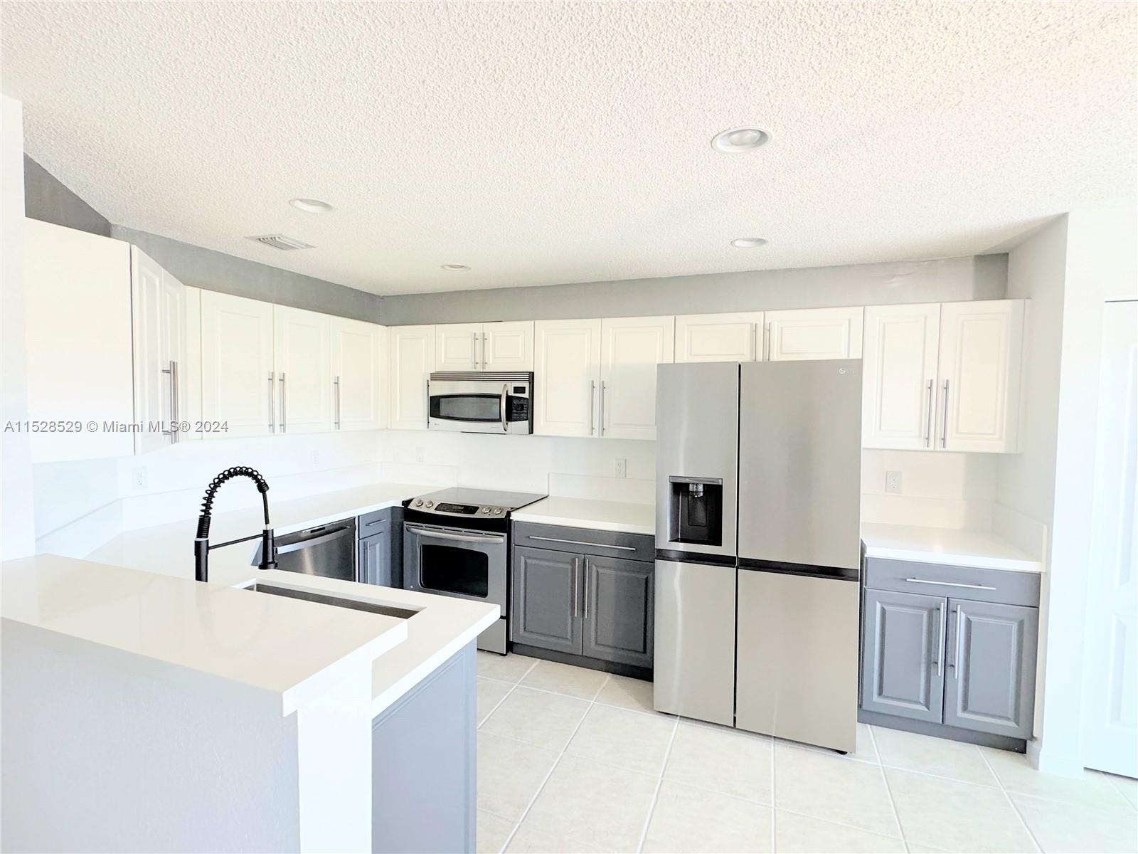 5020 NW 116th Ct 5020, Doral, Florida 33178, 3 Bedrooms Bedrooms, ,2 BathroomsBathrooms,Residentiallease,For Rent,5020 NW 116th Ct 5020,A11528529