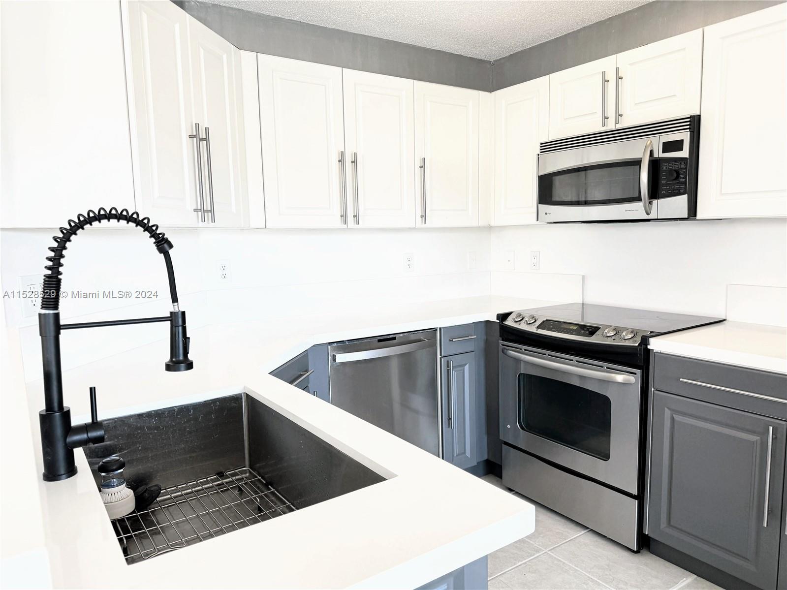 5020 NW 116th Ct 5020, Doral, Florida 33178, 3 Bedrooms Bedrooms, ,2 BathroomsBathrooms,Residentiallease,For Rent,5020 NW 116th Ct 5020,A11528529