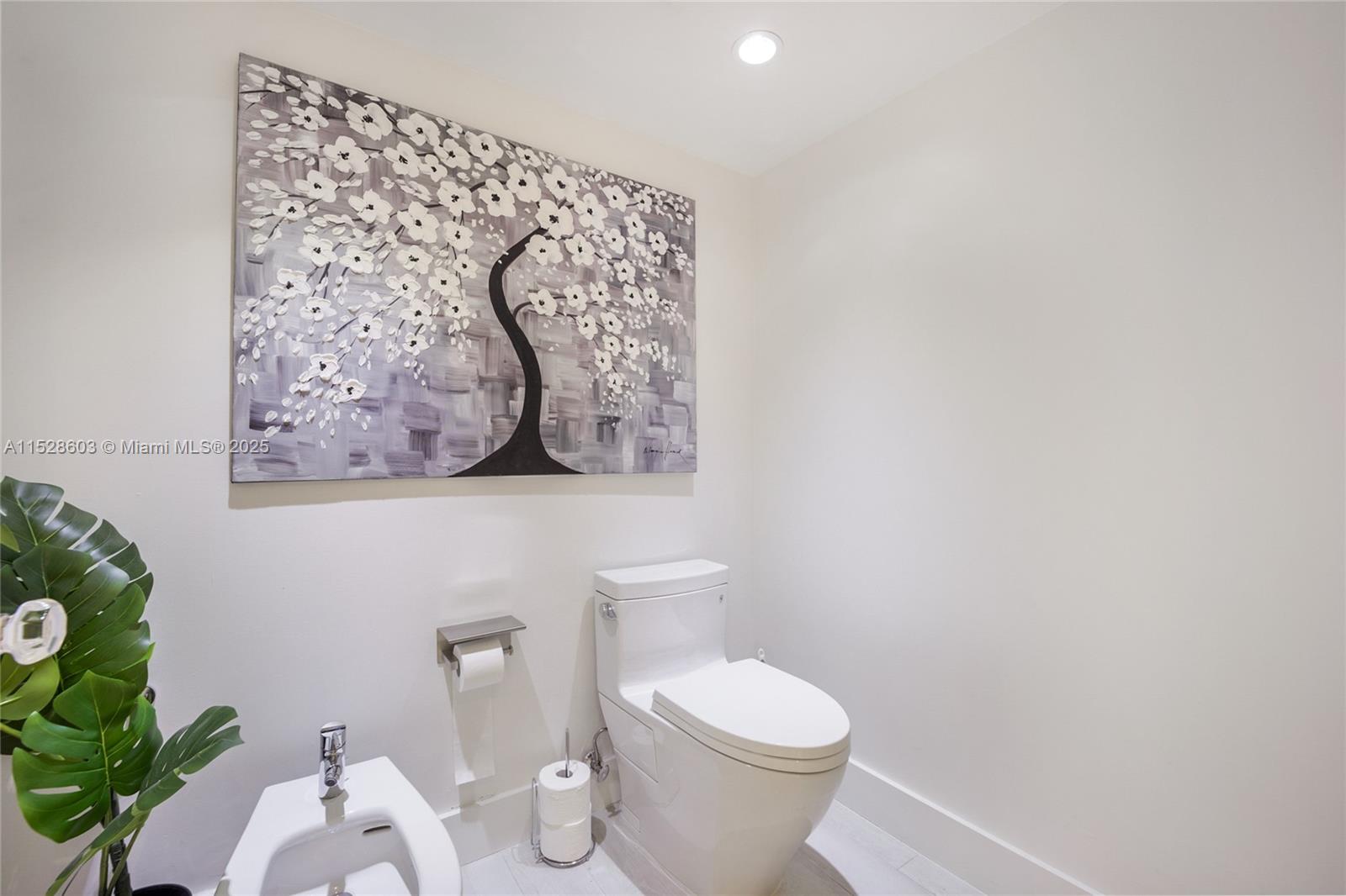 101 Crandon Blvd 271, Key Biscayne, Florida 33149, 2 Bedrooms Bedrooms, ,2 BathroomsBathrooms,Residentiallease,For Rent,101 Crandon Blvd 271,A11528603