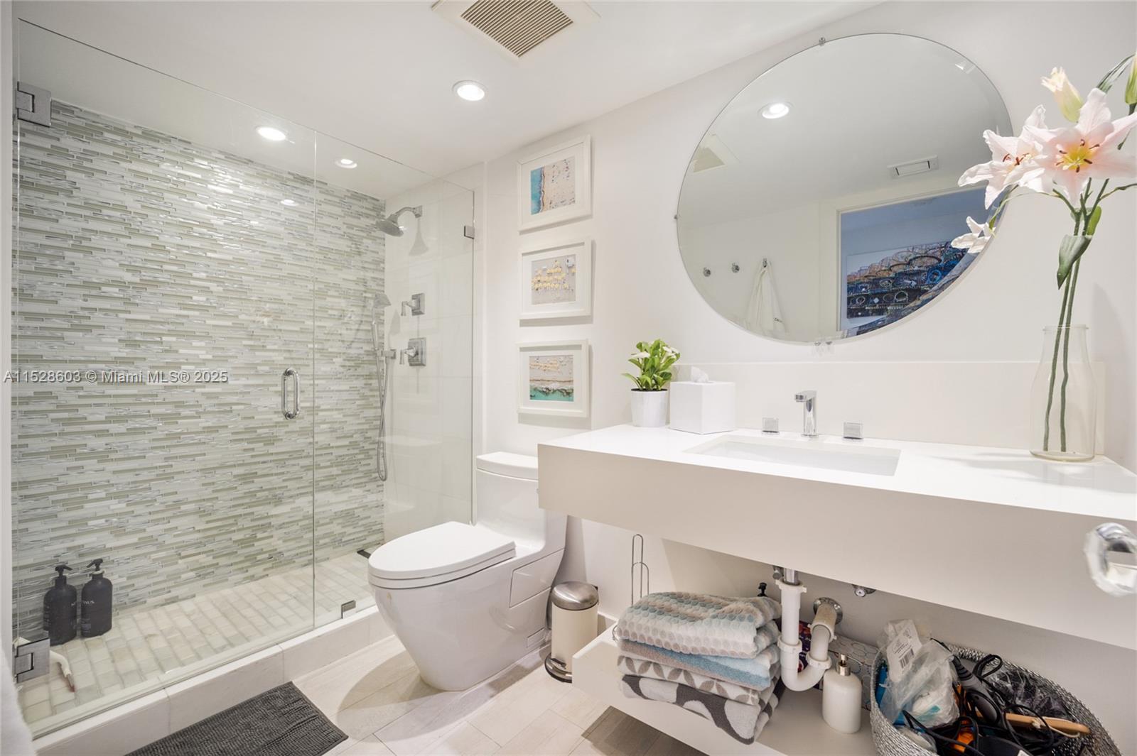 101 Crandon Blvd 271, Key Biscayne, Florida 33149, 2 Bedrooms Bedrooms, ,2 BathroomsBathrooms,Residentiallease,For Rent,101 Crandon Blvd 271,A11528603