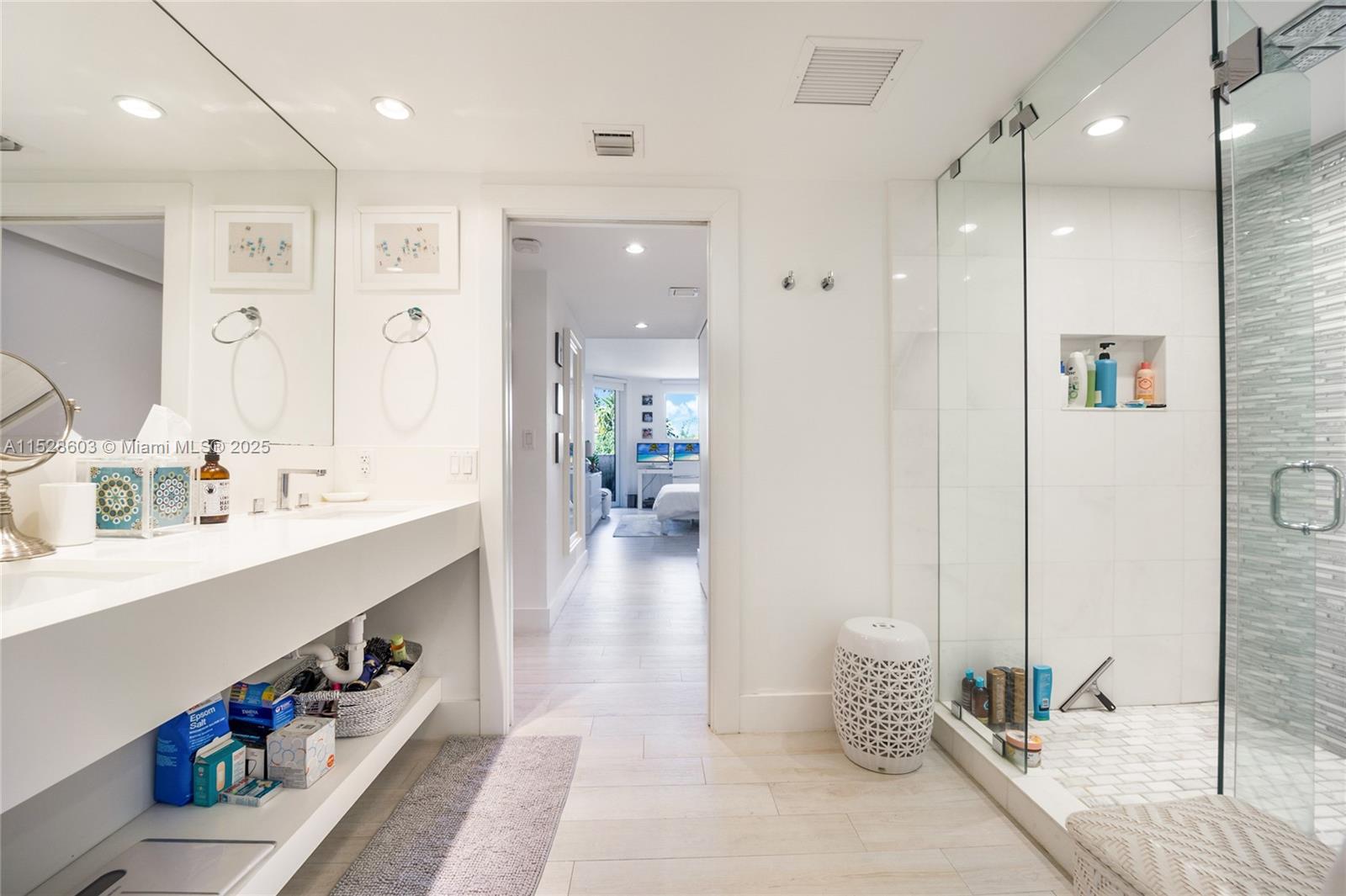 101 Crandon Blvd 271, Key Biscayne, Florida 33149, 2 Bedrooms Bedrooms, ,2 BathroomsBathrooms,Residentiallease,For Rent,101 Crandon Blvd 271,A11528603