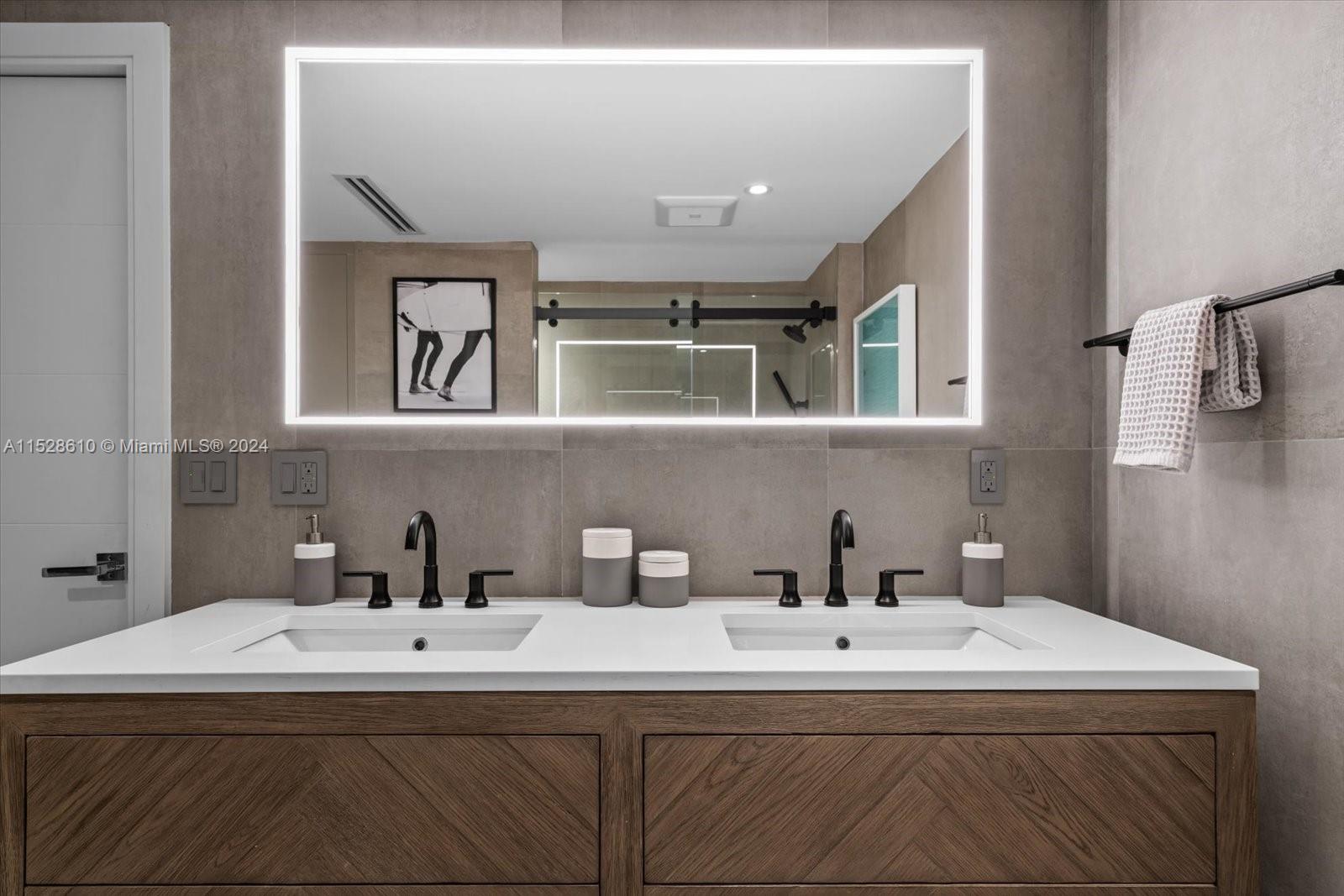 2301 Collins Ave 1536/1537, Miami Beach, Florida 33139, 2 Bedrooms Bedrooms, ,2 BathroomsBathrooms,Residentiallease,For Rent,2301 Collins Ave 1536/1537,A11528610