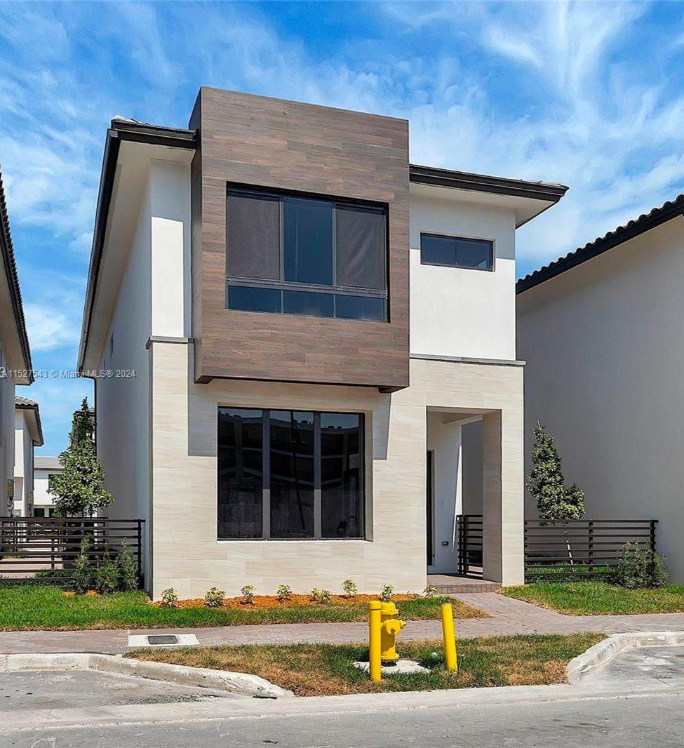 8061 NW 42nd St, Doral, Florida 33166, 4 Bedrooms Bedrooms, ,4 BathroomsBathrooms,Residential,For Sale,8061 NW 42nd St,A11527543