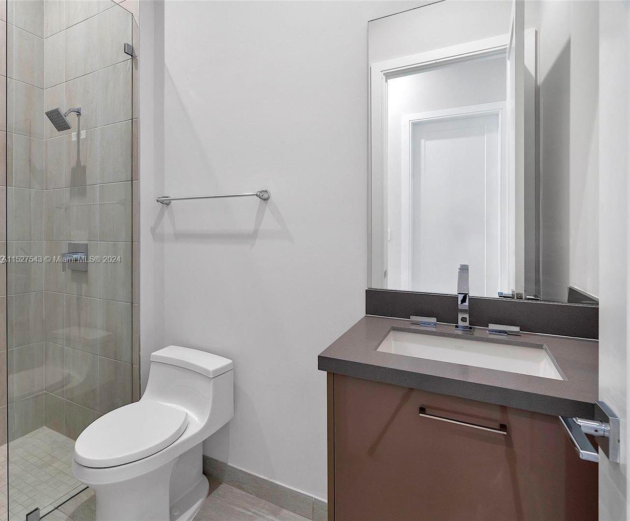 8061 NW 42nd St, Doral, Florida 33166, 4 Bedrooms Bedrooms, ,4 BathroomsBathrooms,Residential,For Sale,8061 NW 42nd St,A11527543