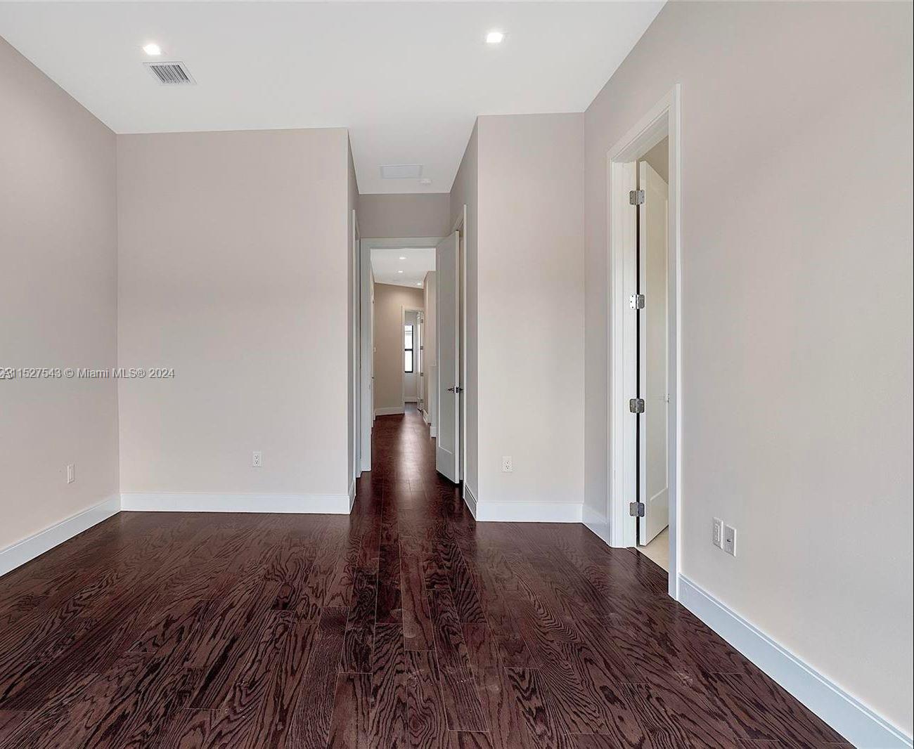 8061 NW 42nd St, Doral, Florida 33166, 4 Bedrooms Bedrooms, ,4 BathroomsBathrooms,Residential,For Sale,8061 NW 42nd St,A11527543