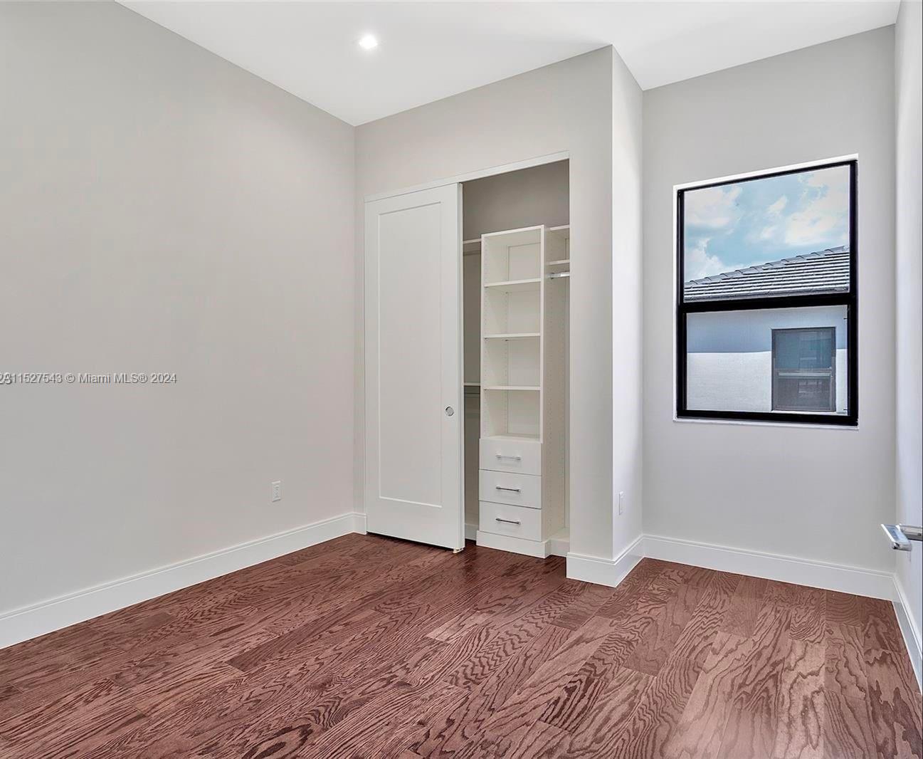 8061 NW 42nd St, Doral, Florida 33166, 4 Bedrooms Bedrooms, ,4 BathroomsBathrooms,Residential,For Sale,8061 NW 42nd St,A11527543