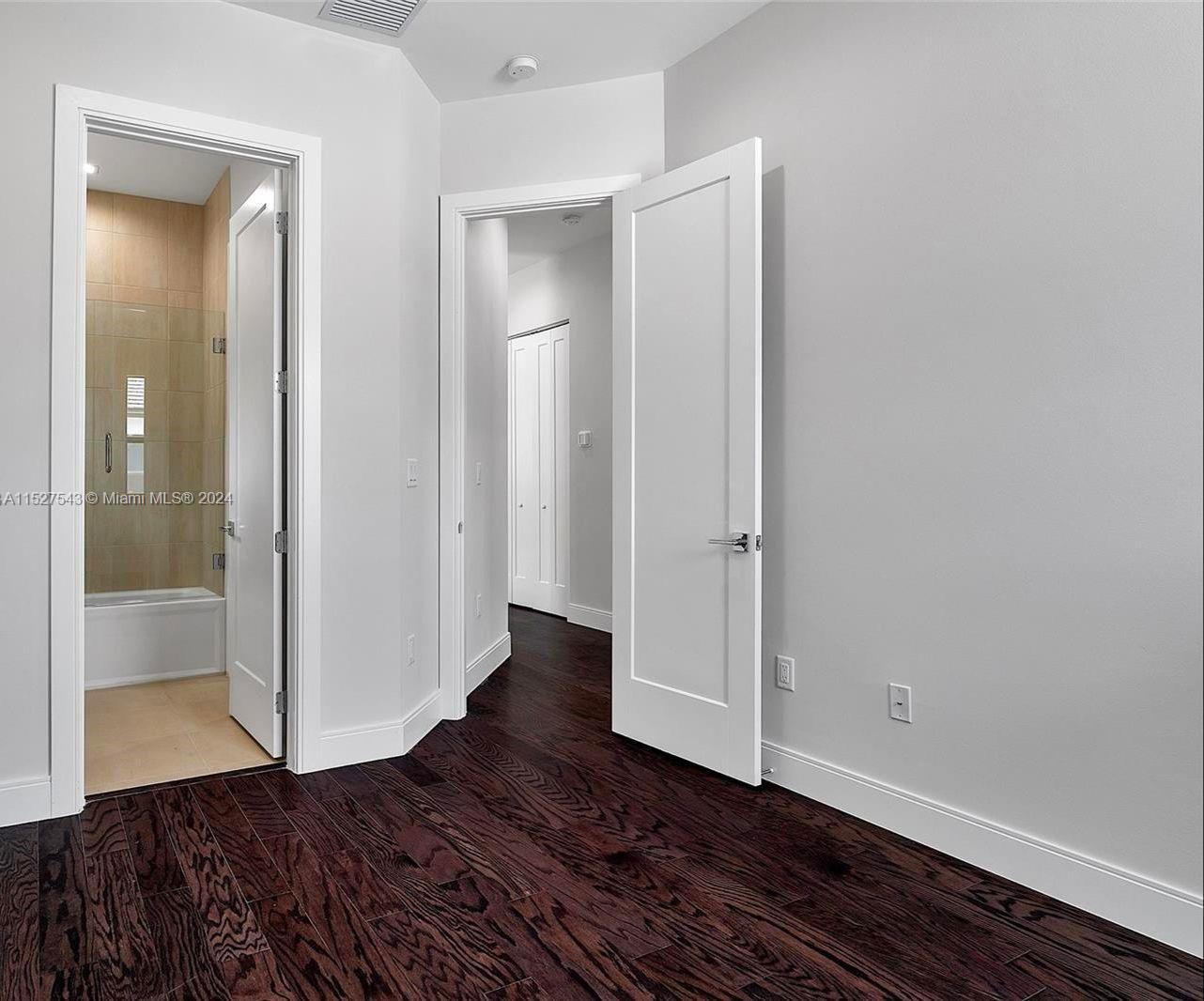 8061 NW 42nd St, Doral, Florida 33166, 4 Bedrooms Bedrooms, ,4 BathroomsBathrooms,Residential,For Sale,8061 NW 42nd St,A11527543