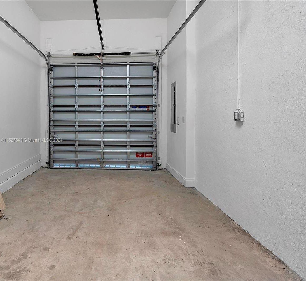 8061 NW 42nd St, Doral, Florida 33166, 4 Bedrooms Bedrooms, ,4 BathroomsBathrooms,Residential,For Sale,8061 NW 42nd St,A11527543