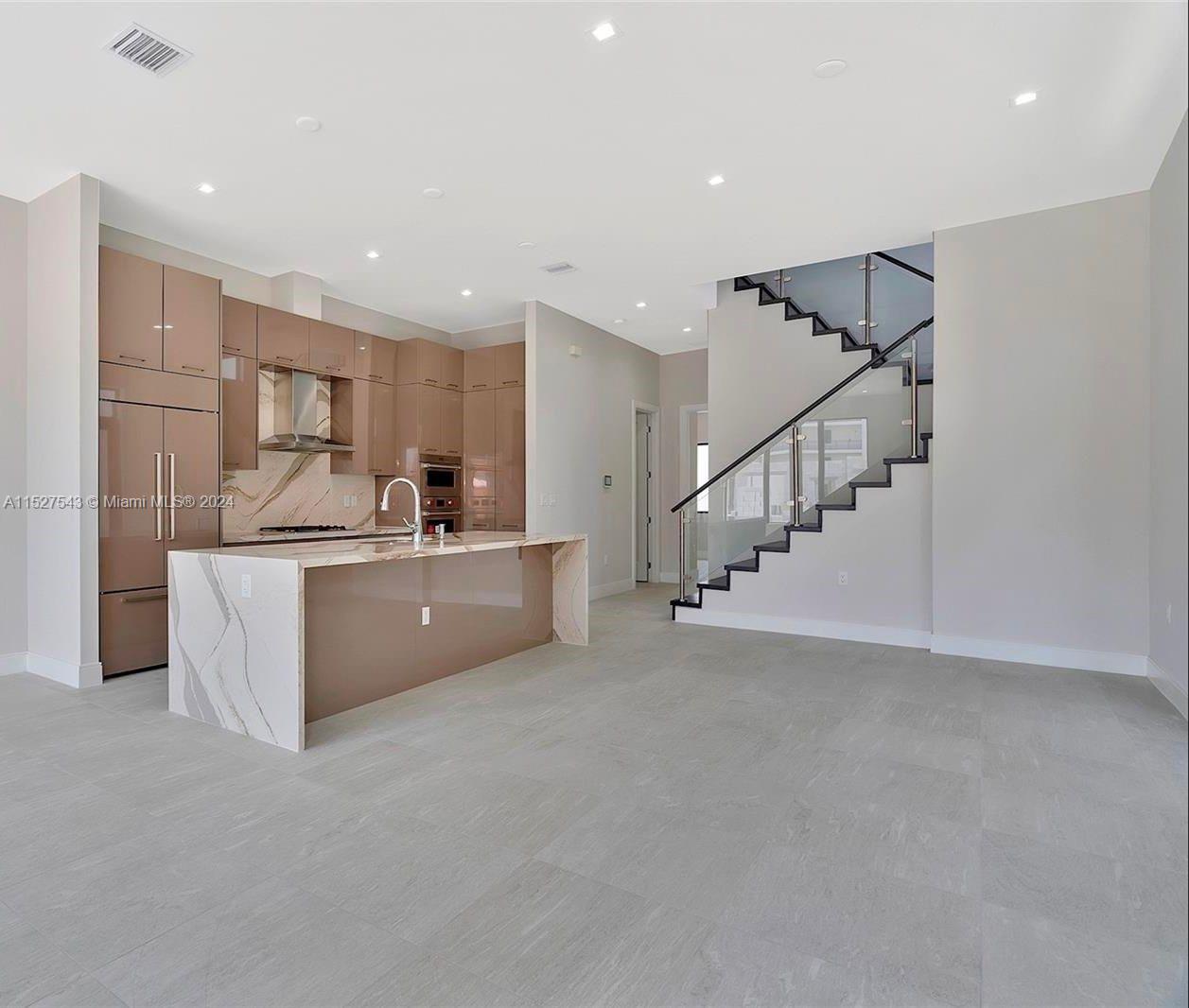8061 NW 42nd St, Doral, Florida 33166, 4 Bedrooms Bedrooms, ,4 BathroomsBathrooms,Residential,For Sale,8061 NW 42nd St,A11527543