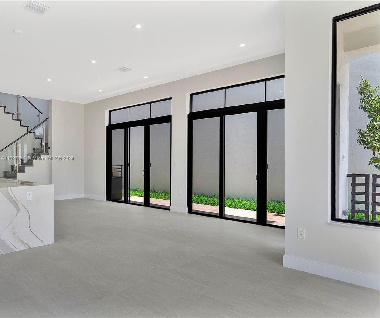 8061 NW 42nd St, Doral, Florida 33166, 4 Bedrooms Bedrooms, ,4 BathroomsBathrooms,Residential,For Sale,8061 NW 42nd St,A11527543