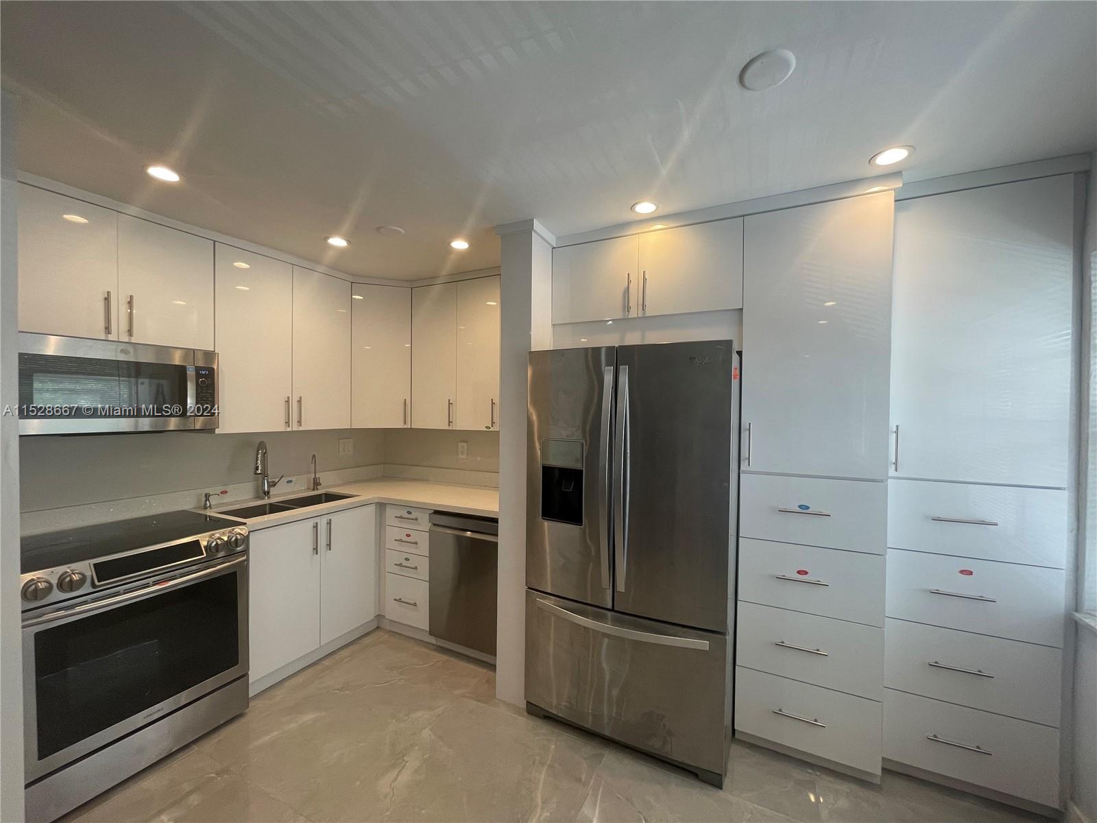 4732 SW 33rd Ave 202, Dania Beach, Florida 33312, 2 Bedrooms Bedrooms, ,1 BathroomBathrooms,Residential,For Sale,4732 SW 33rd Ave 202,A11528667