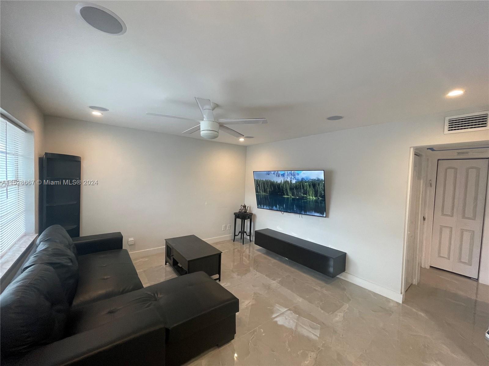 4732 SW 33rd Ave 202, Dania Beach, Florida 33312, 2 Bedrooms Bedrooms, ,1 BathroomBathrooms,Residential,For Sale,4732 SW 33rd Ave 202,A11528667