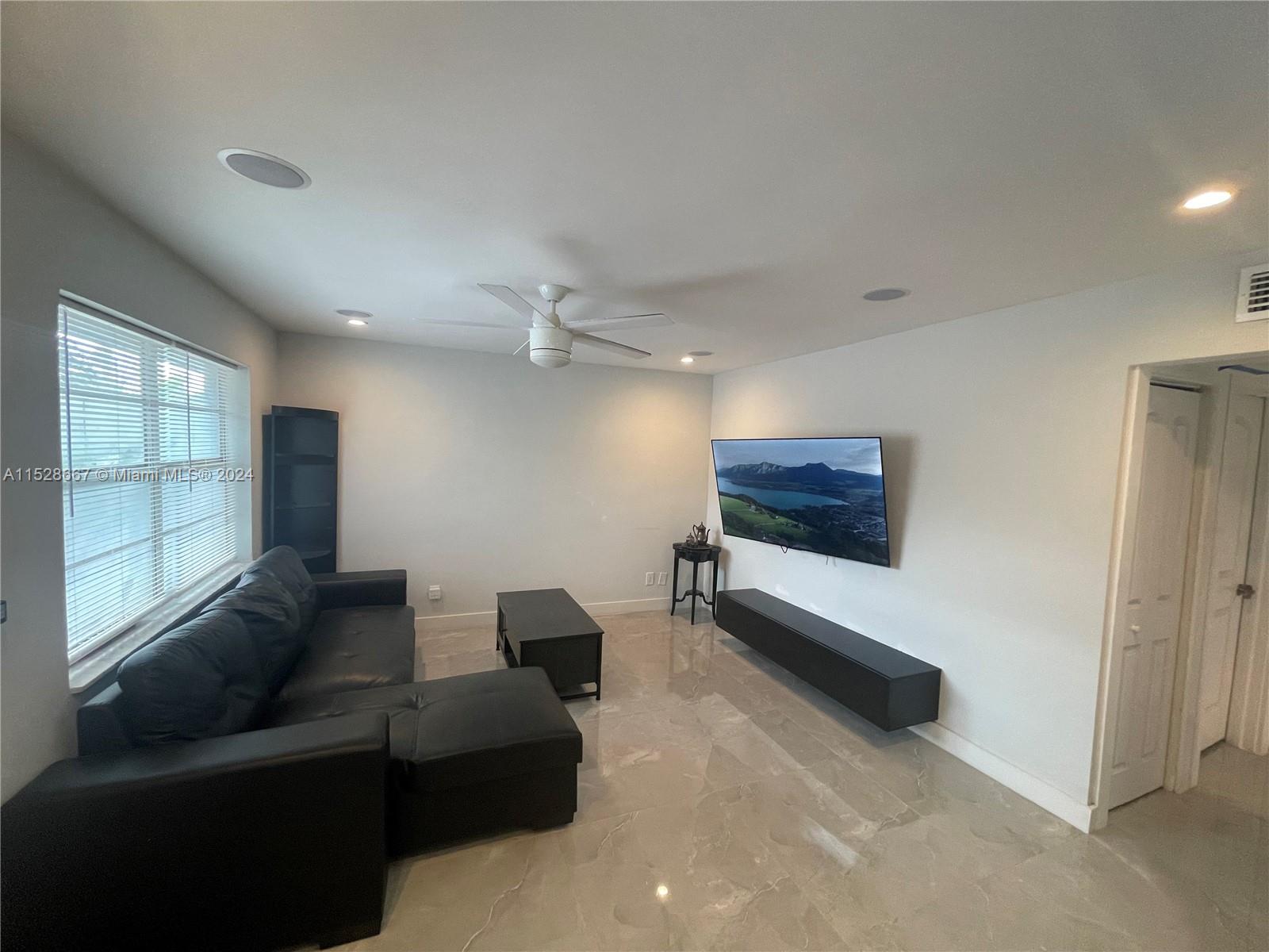 4732 SW 33rd Ave 202, Dania Beach, Florida 33312, 2 Bedrooms Bedrooms, ,1 BathroomBathrooms,Residential,For Sale,4732 SW 33rd Ave 202,A11528667