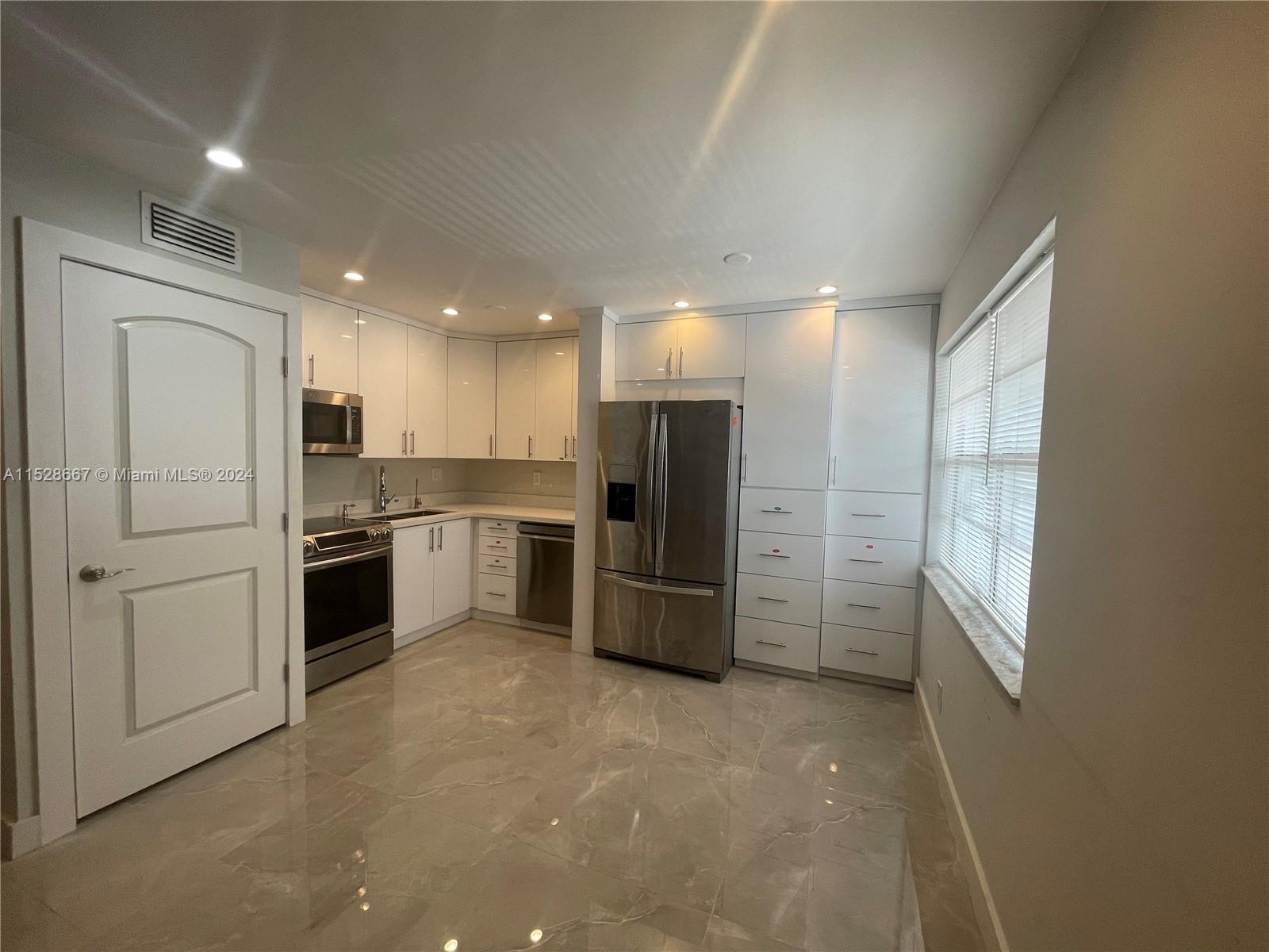 4732 SW 33rd Ave 202, Dania Beach, Florida 33312, 2 Bedrooms Bedrooms, ,1 BathroomBathrooms,Residential,For Sale,4732 SW 33rd Ave 202,A11528667