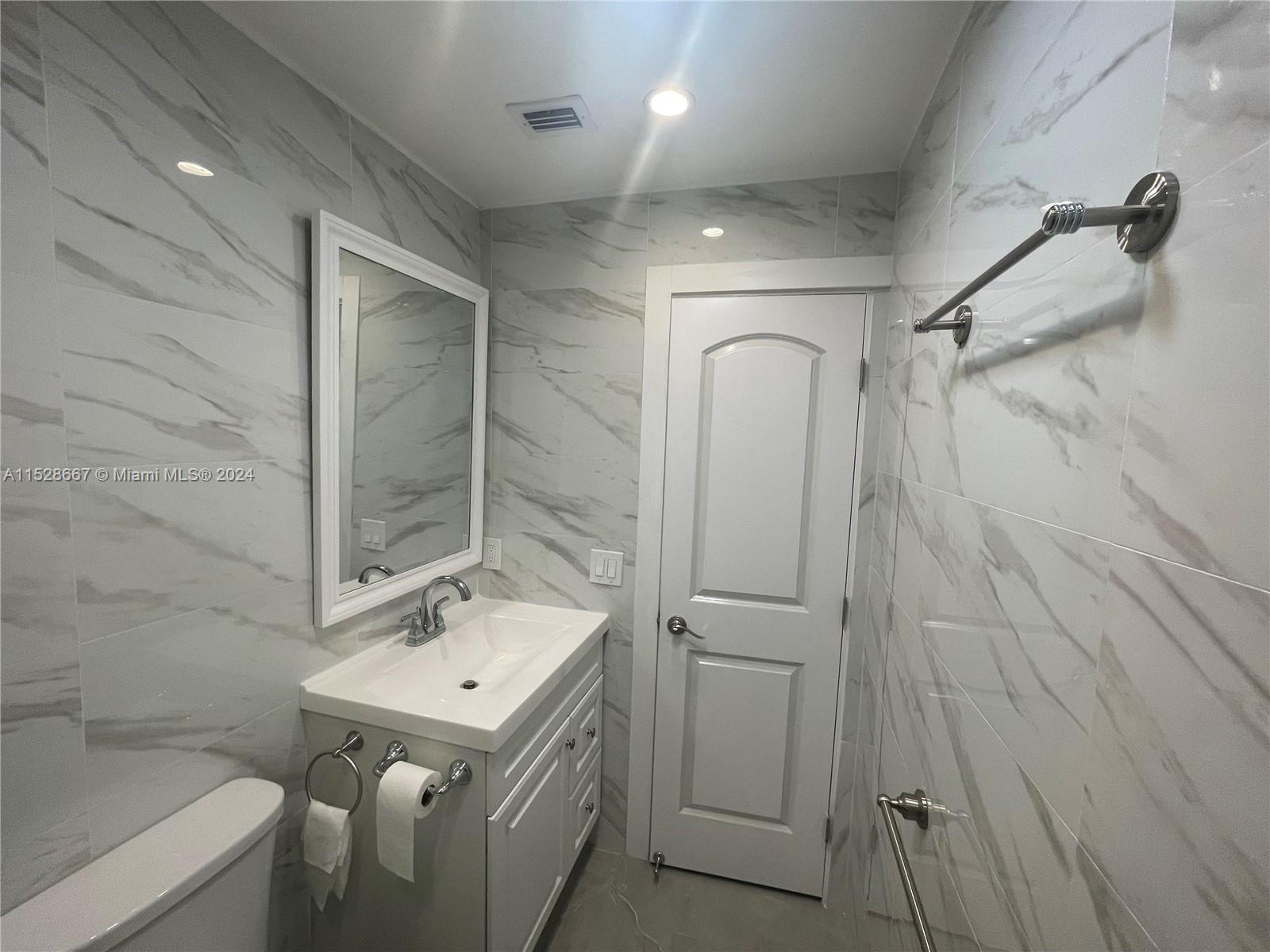 4732 SW 33rd Ave 202, Dania Beach, Florida 33312, 2 Bedrooms Bedrooms, ,1 BathroomBathrooms,Residential,For Sale,4732 SW 33rd Ave 202,A11528667